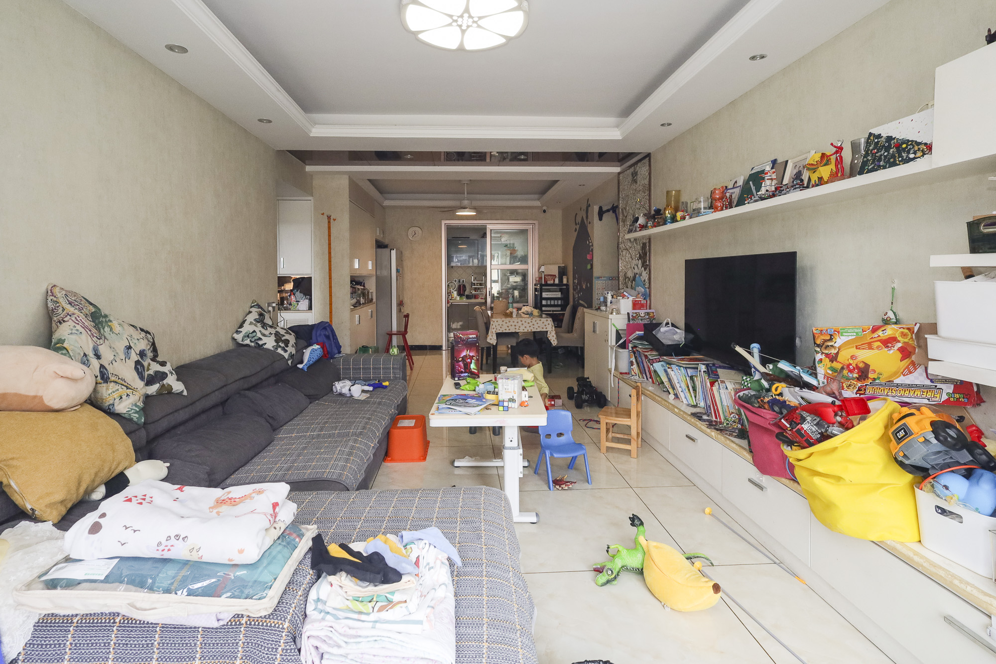 钱隆世家  3室2厅1卫   120.00万客厅