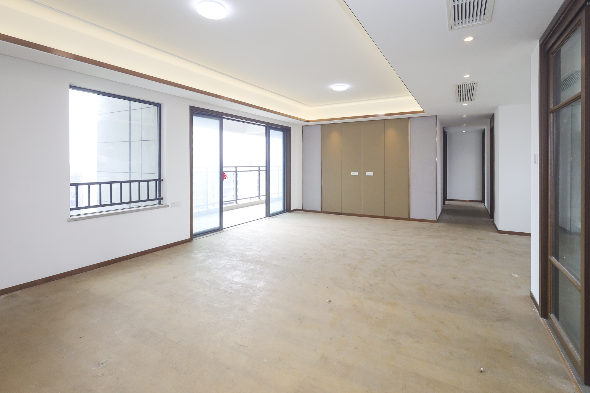 长沙万境潇湘  4室2厅2卫   135.00万客厅