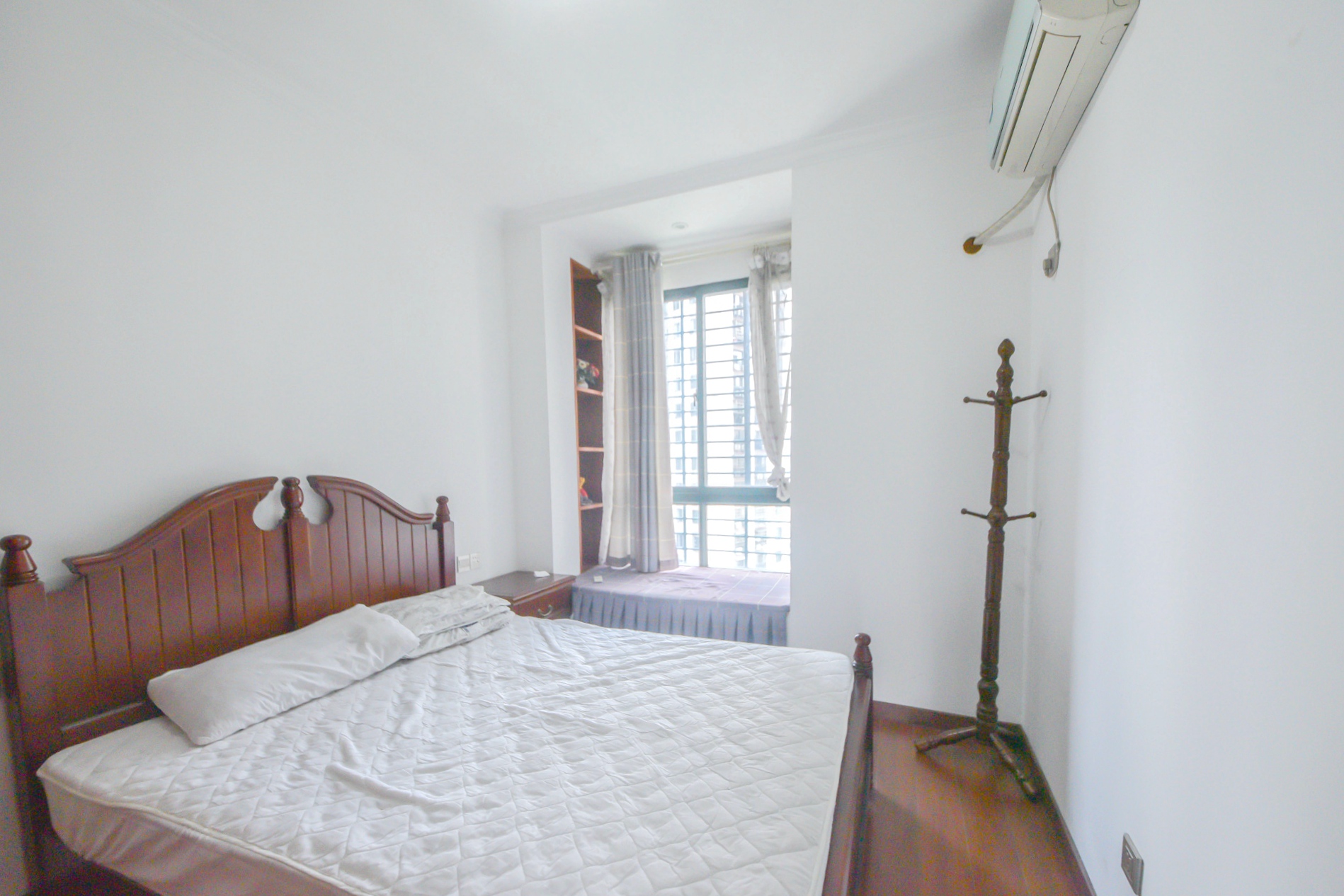 尊邸华庭 4室2厅2卫 120.0万 尊邸华庭 4室2厅2卫 120.0万卧室