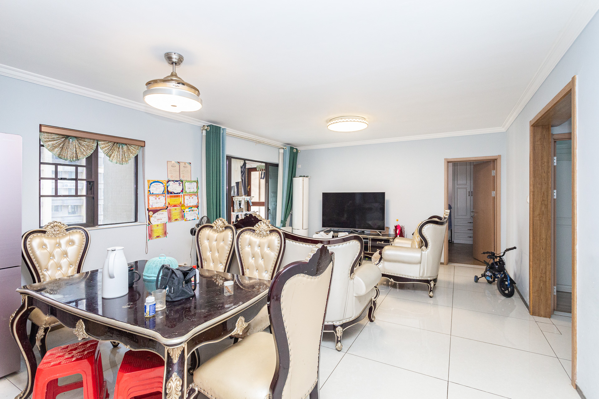 时代倾城二期 4室2厅2卫 107.8万 时代倾城二期 4室2厅2卫 107.8万客厅