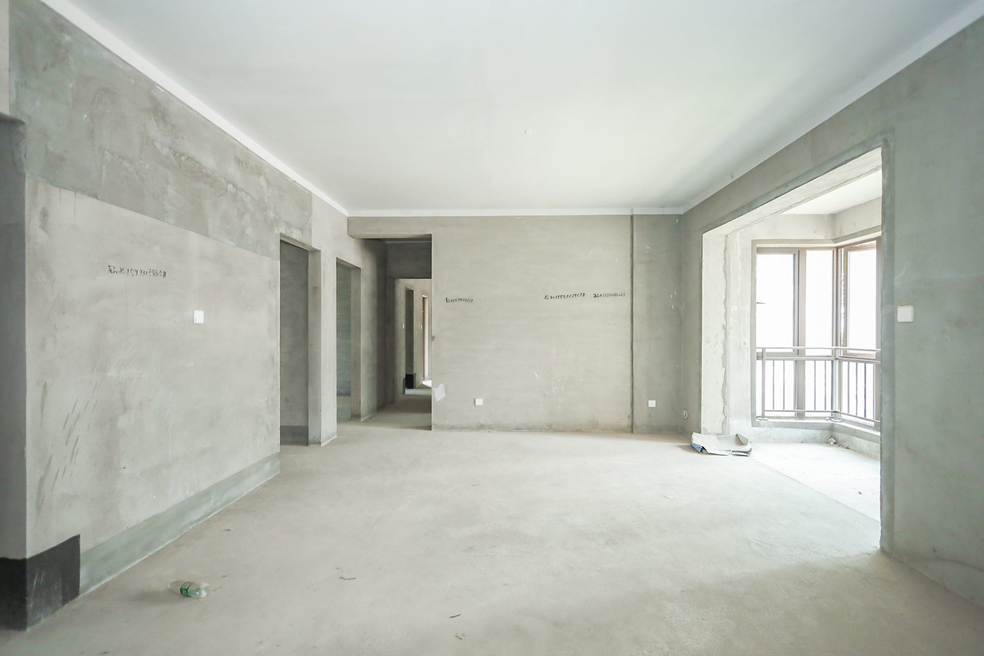 保利西海岸B区  4室2厅2卫    178.0万 保利西海岸B区  4室2厅2卫    178.0万客厅