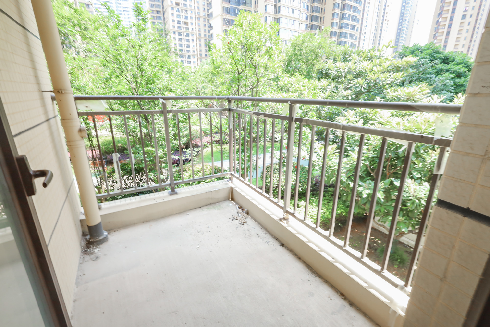 保利西海岸B区  4室2厅2卫    178.0万 保利西海岸B区  4室2厅2卫    178.0万阳台