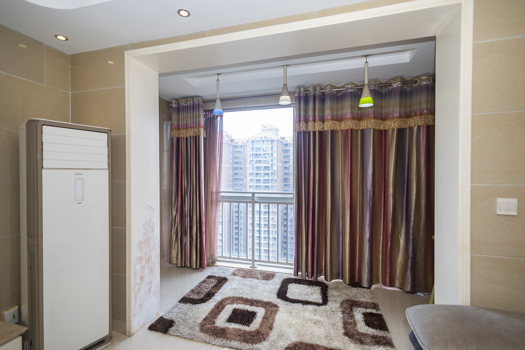 恒广国际景园一二区  3室2厅2卫    97.8万 恒广国际景园一二区  3室2厅2卫    97.8万阳台