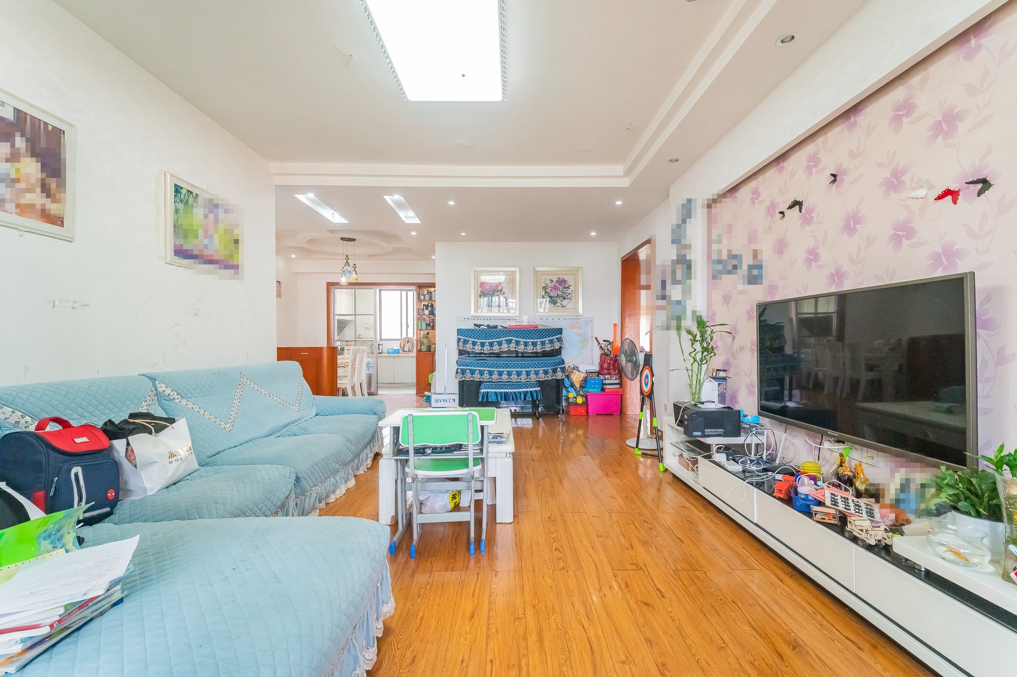 幸福里润城(幸福里二期)  3室2厅2卫    73.8万 幸福里润城(幸福里二期)  3室2厅2卫    73.8万客厅