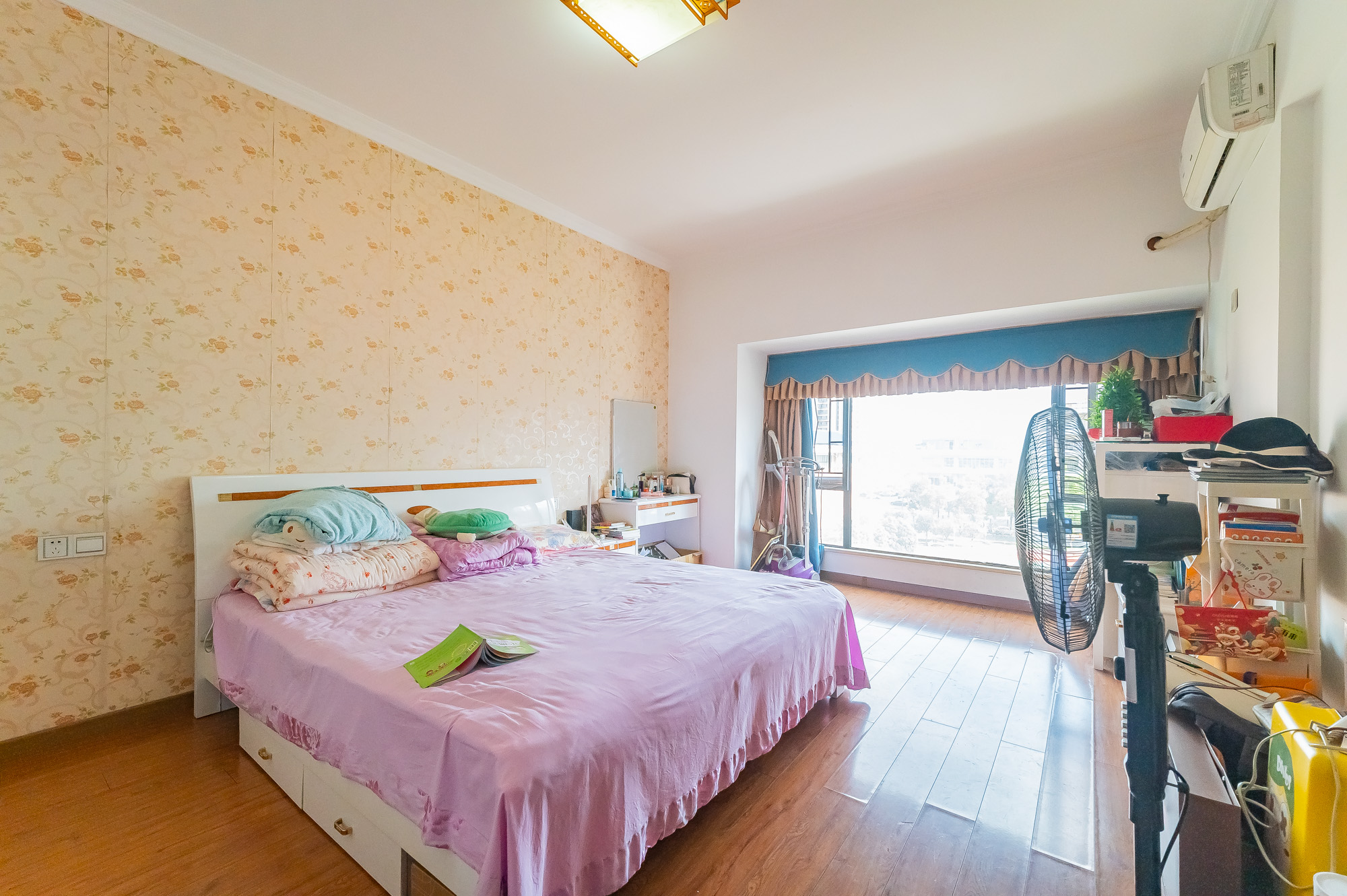 幸福里润城(幸福里二期)  3室2厅2卫    73.8万 幸福里润城(幸福里二期)  3室2厅2卫    73.8万卧室