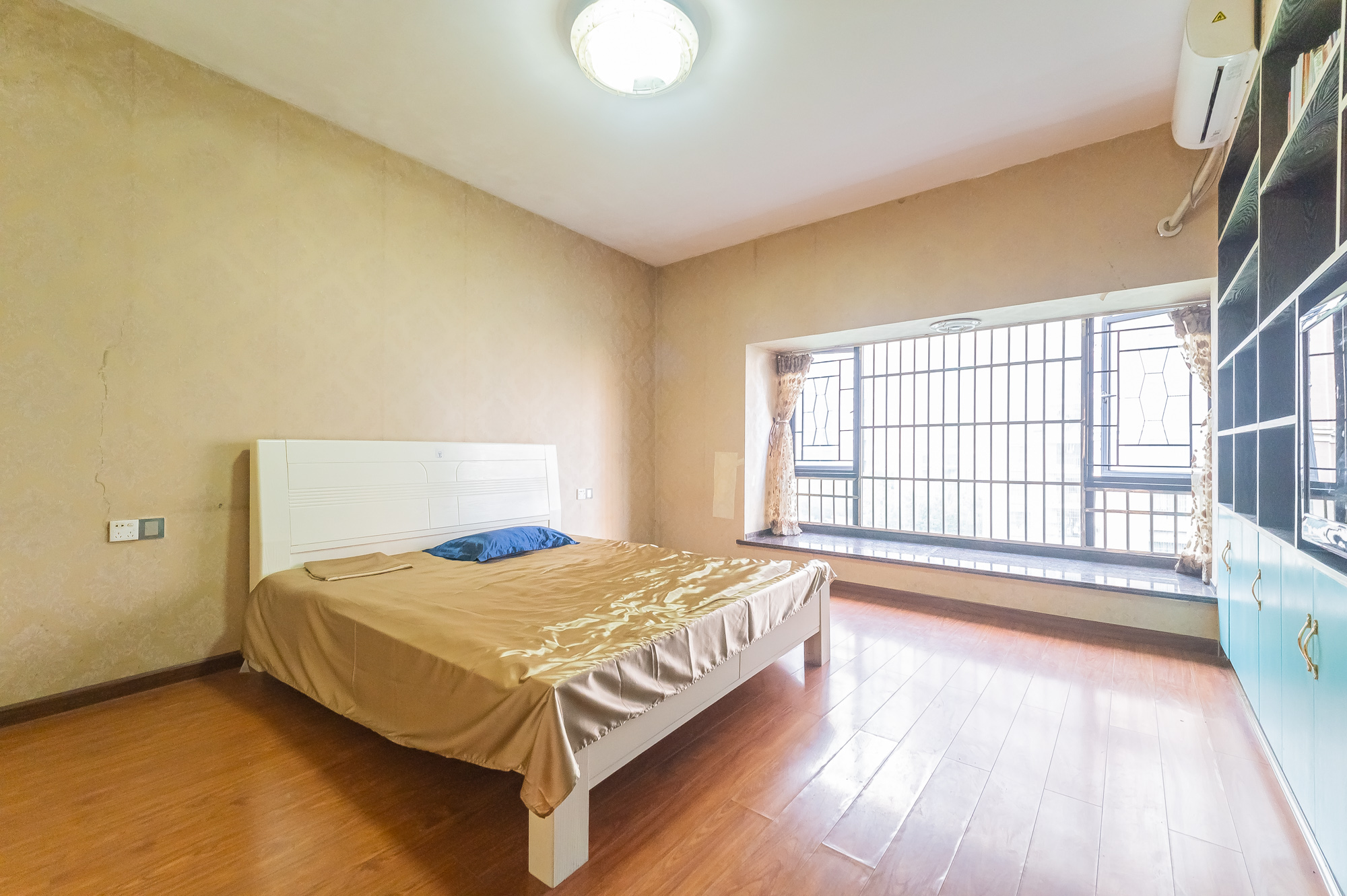 幸福里润城（幸福里二期）  4室2厅2卫   119.80万卧室