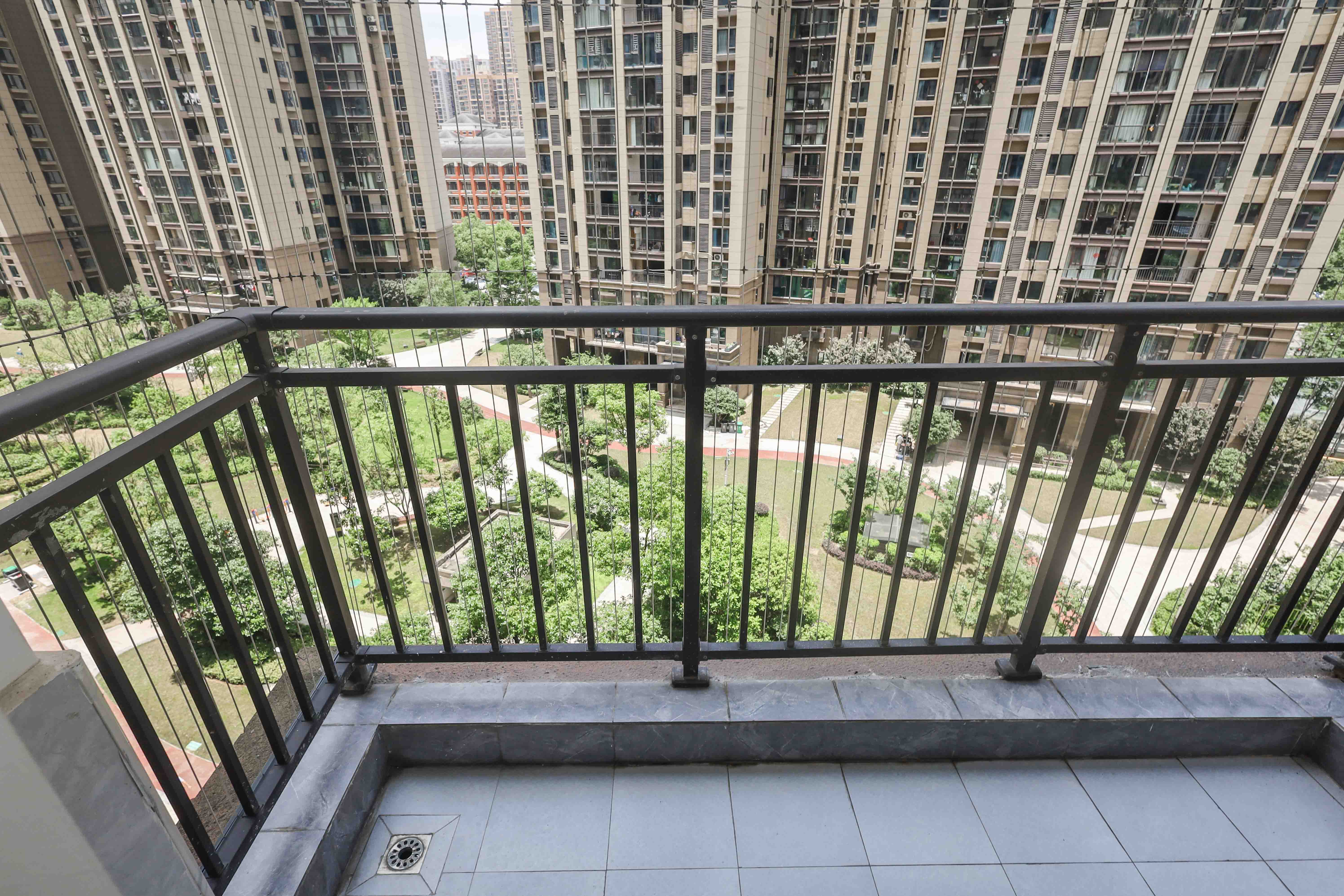 中国铁建梅溪青秀三期  4室2厅2卫   235.00万阳台