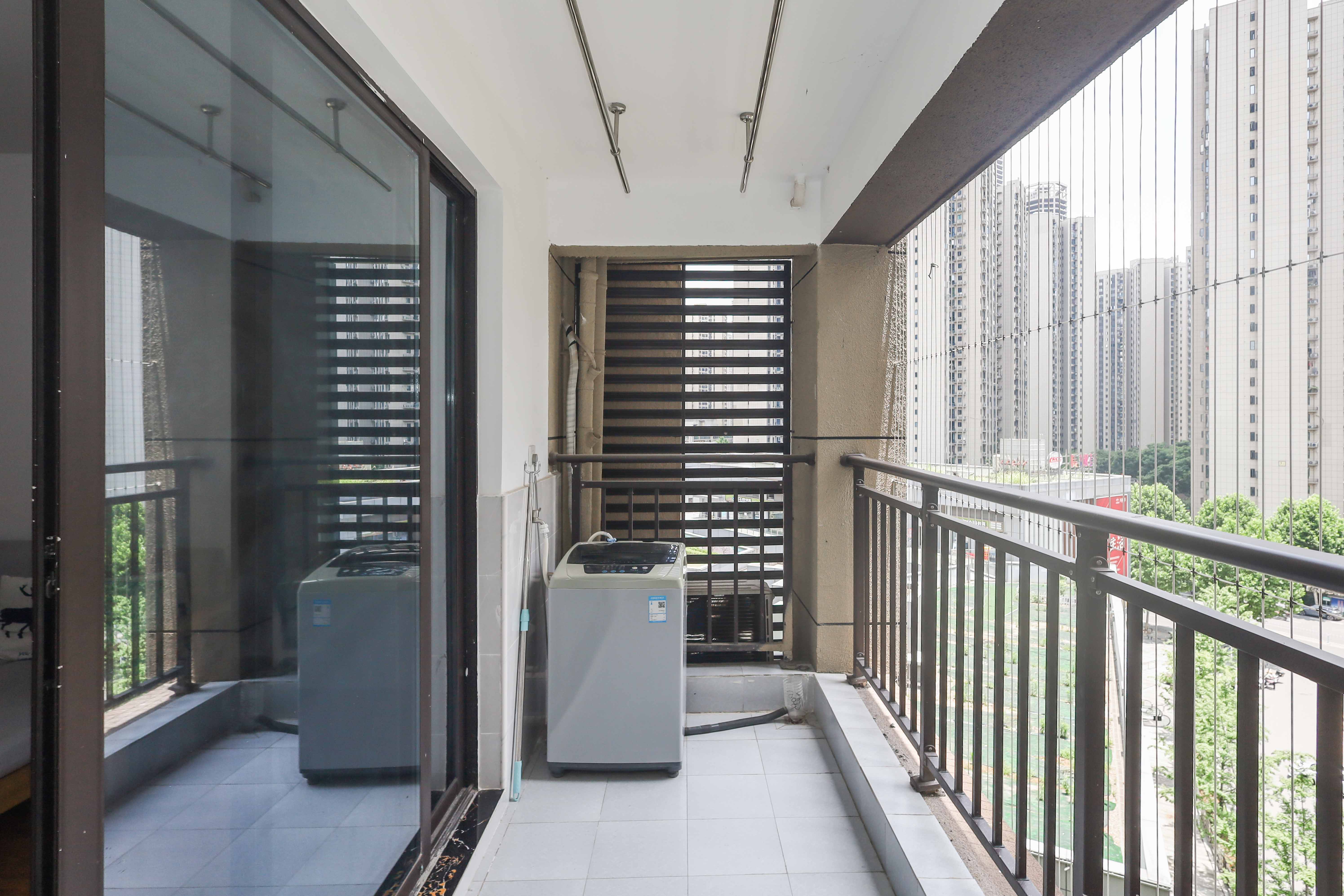中国铁建梅溪青秀三期  4室2厅2卫   235.00万阳台