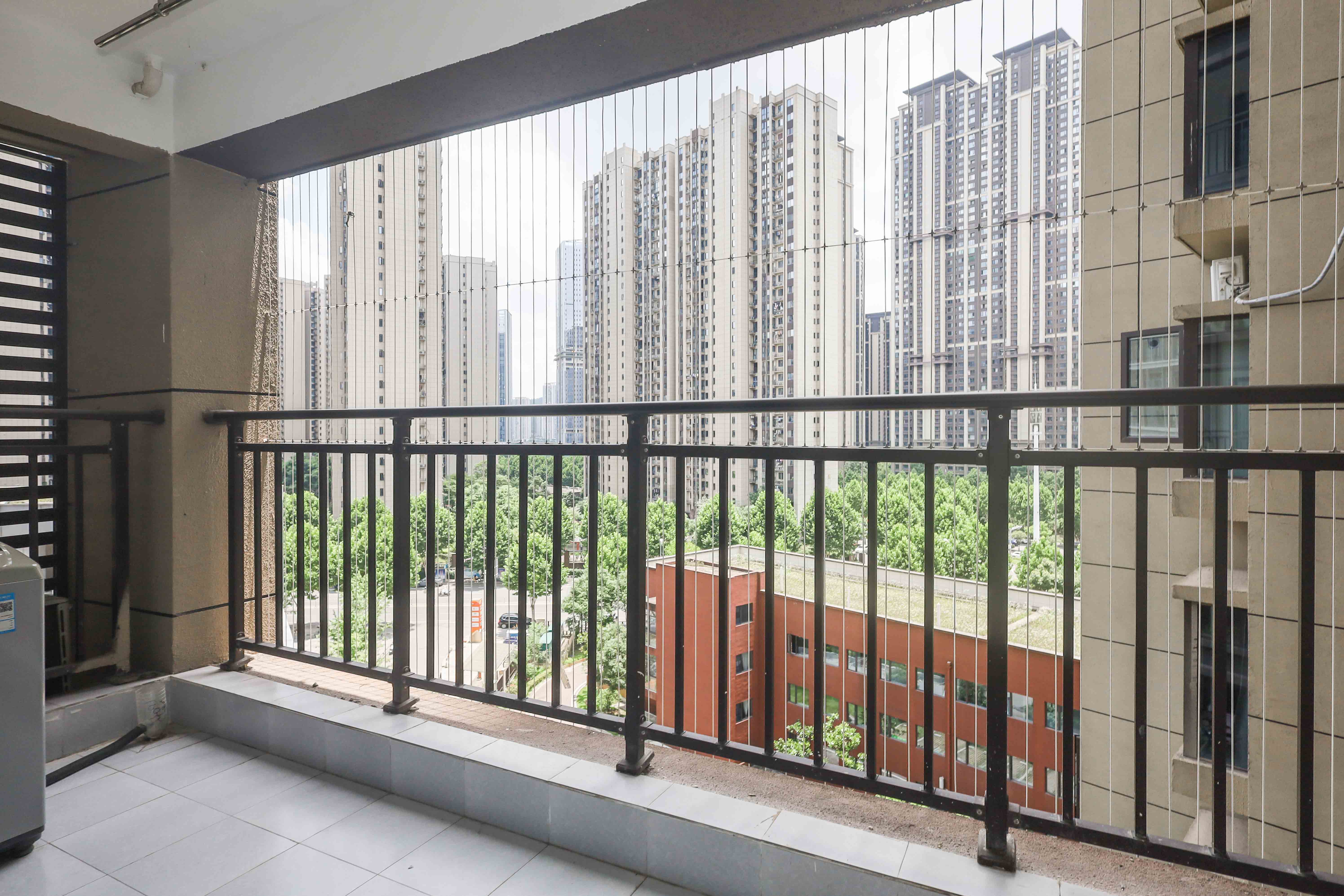 中国铁建梅溪青秀三期  4室2厅2卫   235.00万阳台