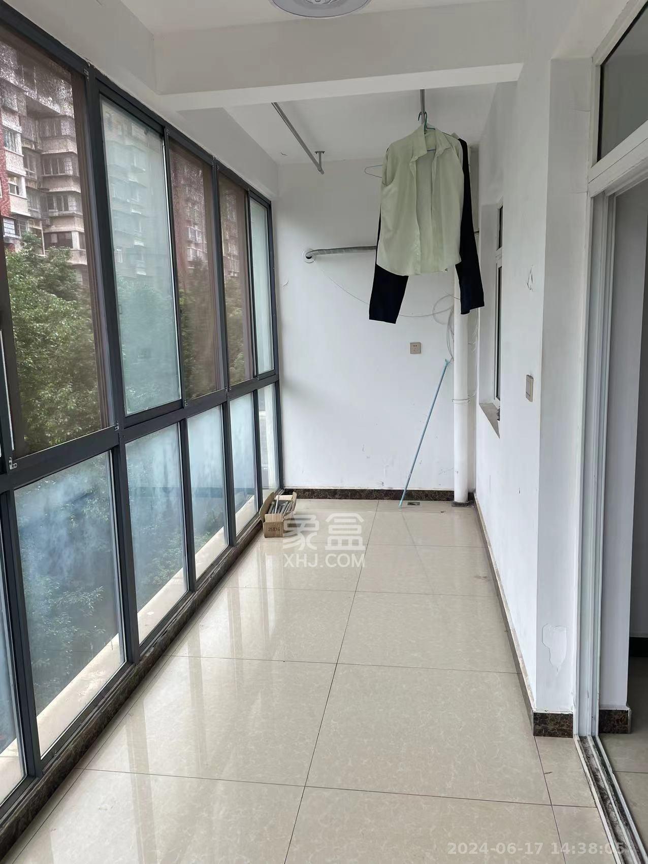 景荣华苑  4室2厅2卫   2600.00元/月室内图