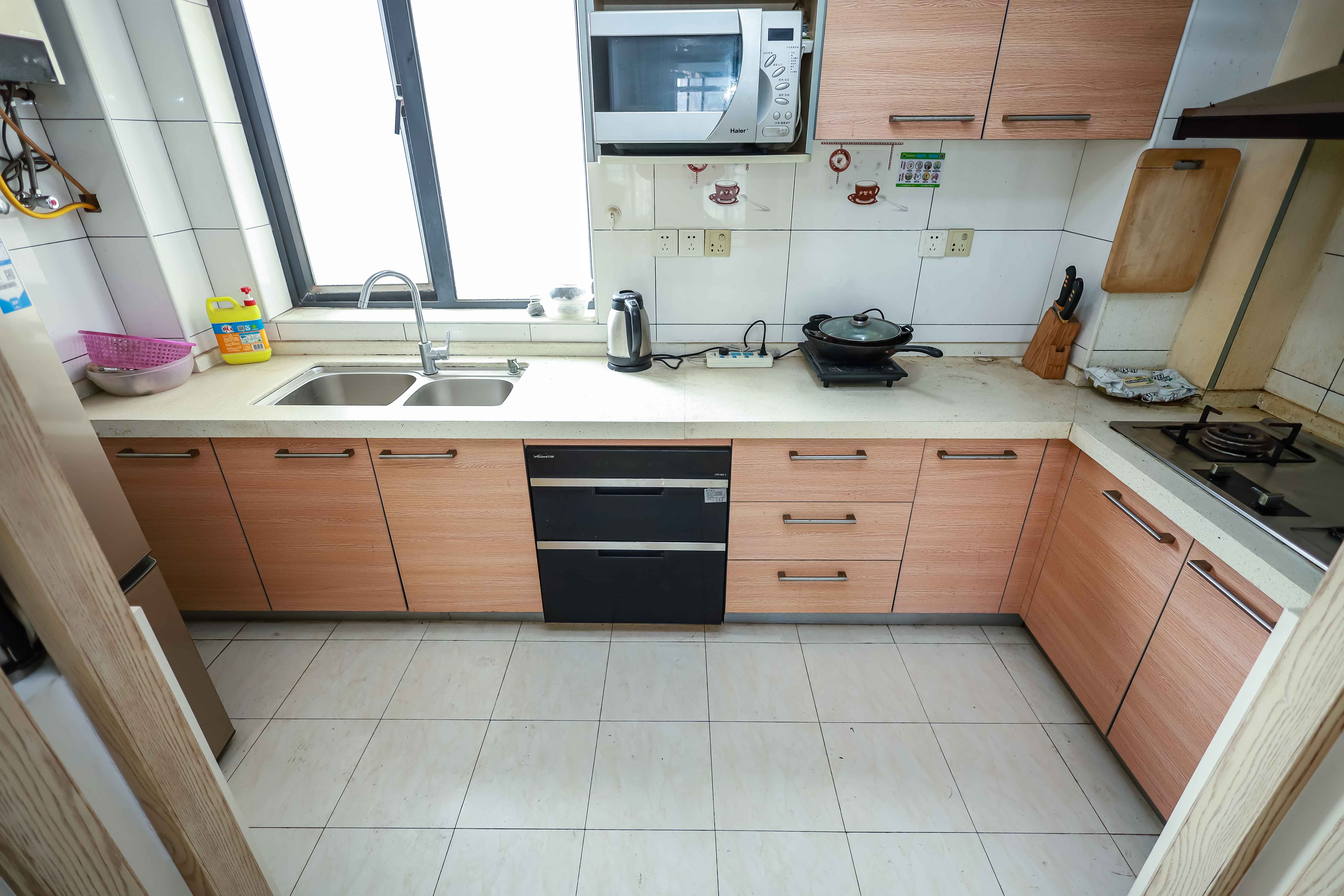 莱茵城  3室2厅2卫    70.0万厨房