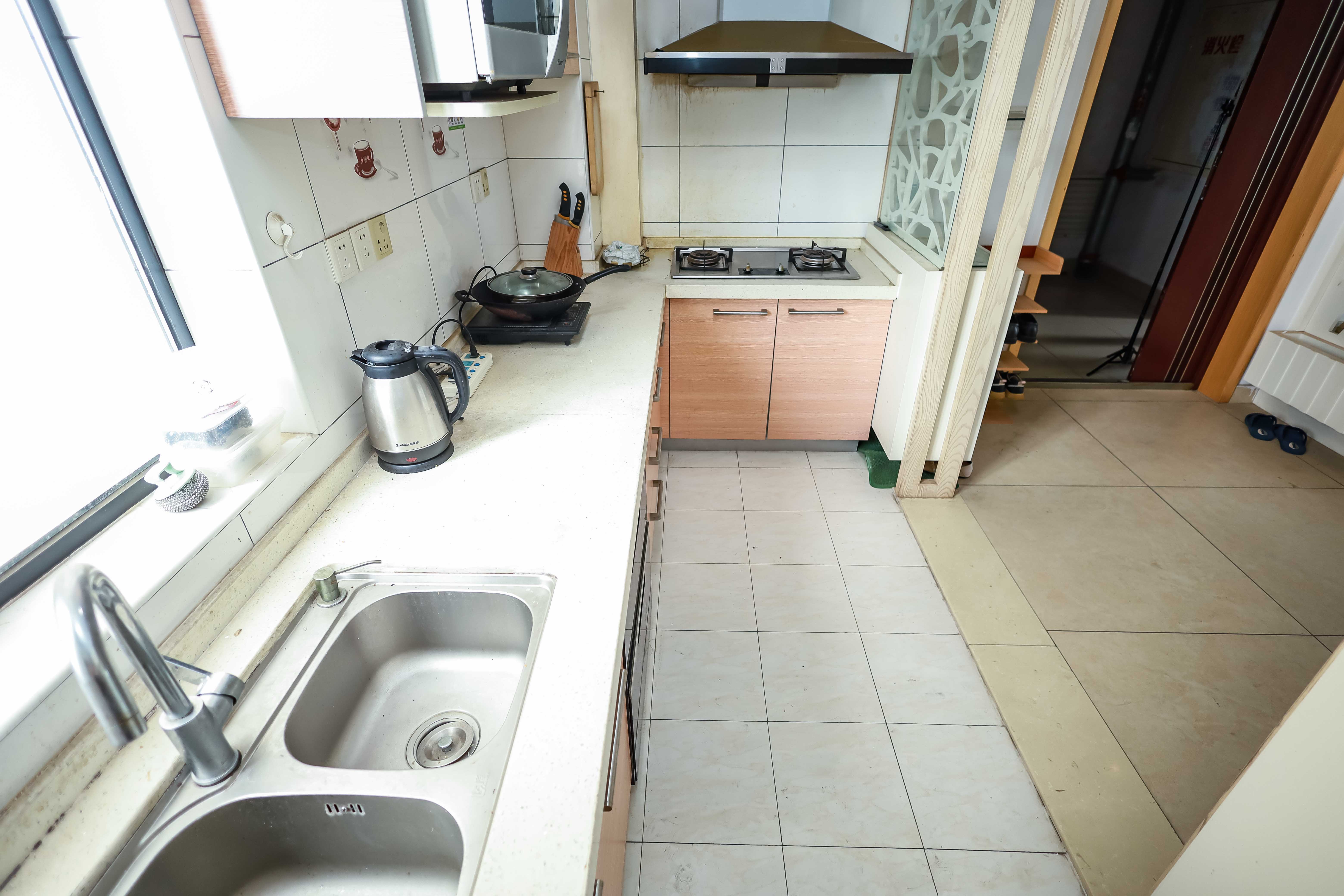 莱茵城  3室2厅2卫    70.0万厨房