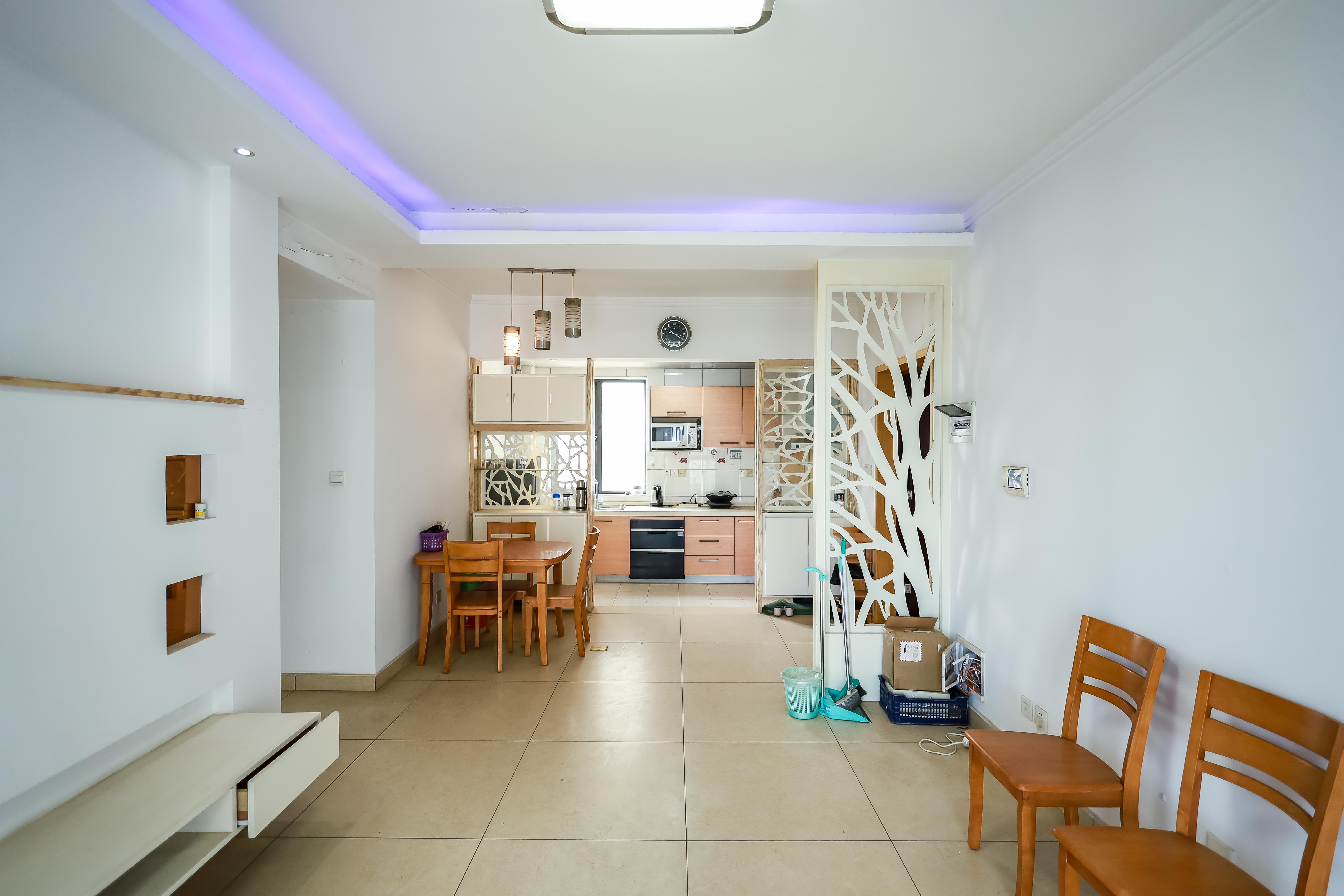 莱茵城  3室2厅2卫    70.0万客厅