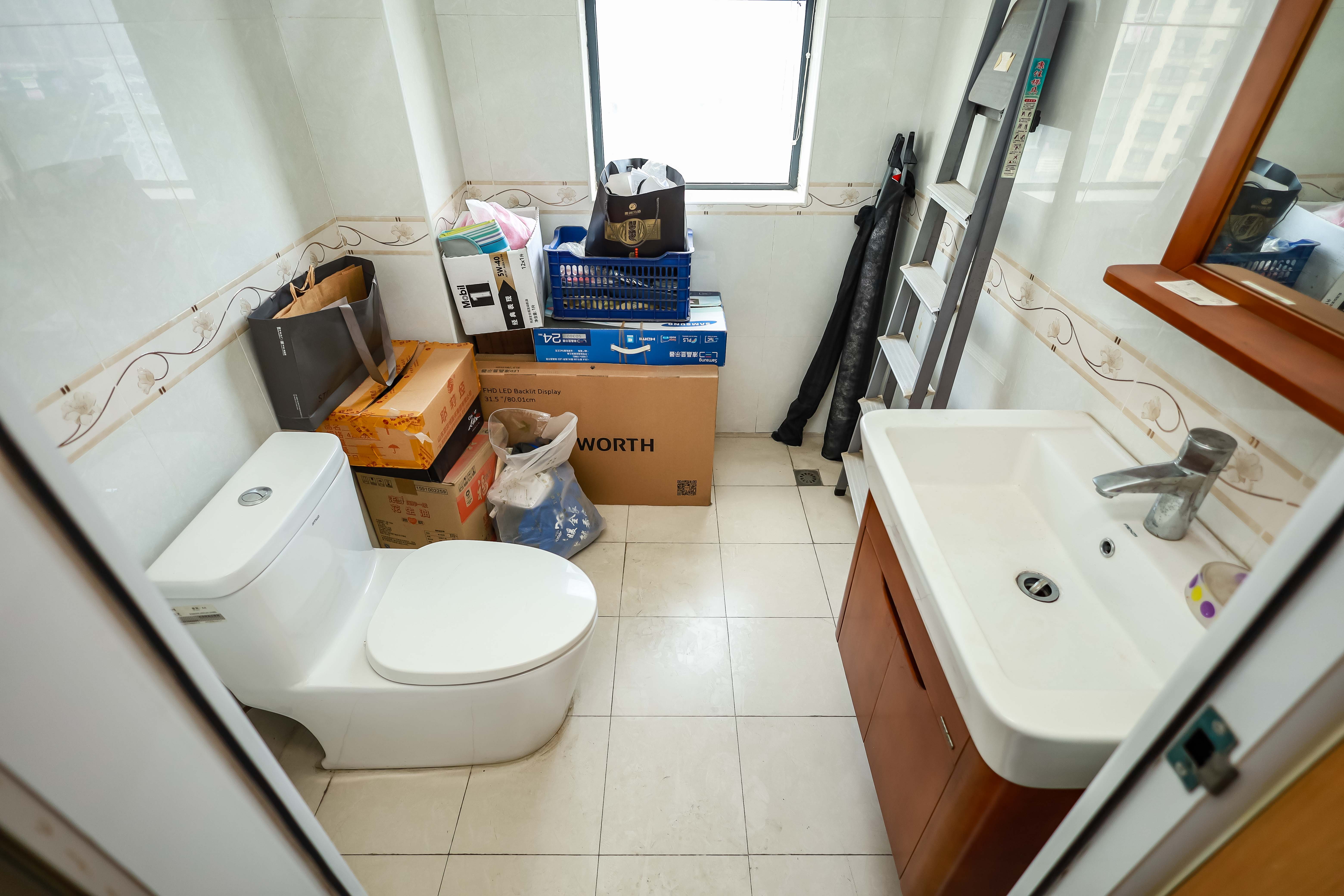 莱茵城  3室2厅2卫    70.0万卫生间