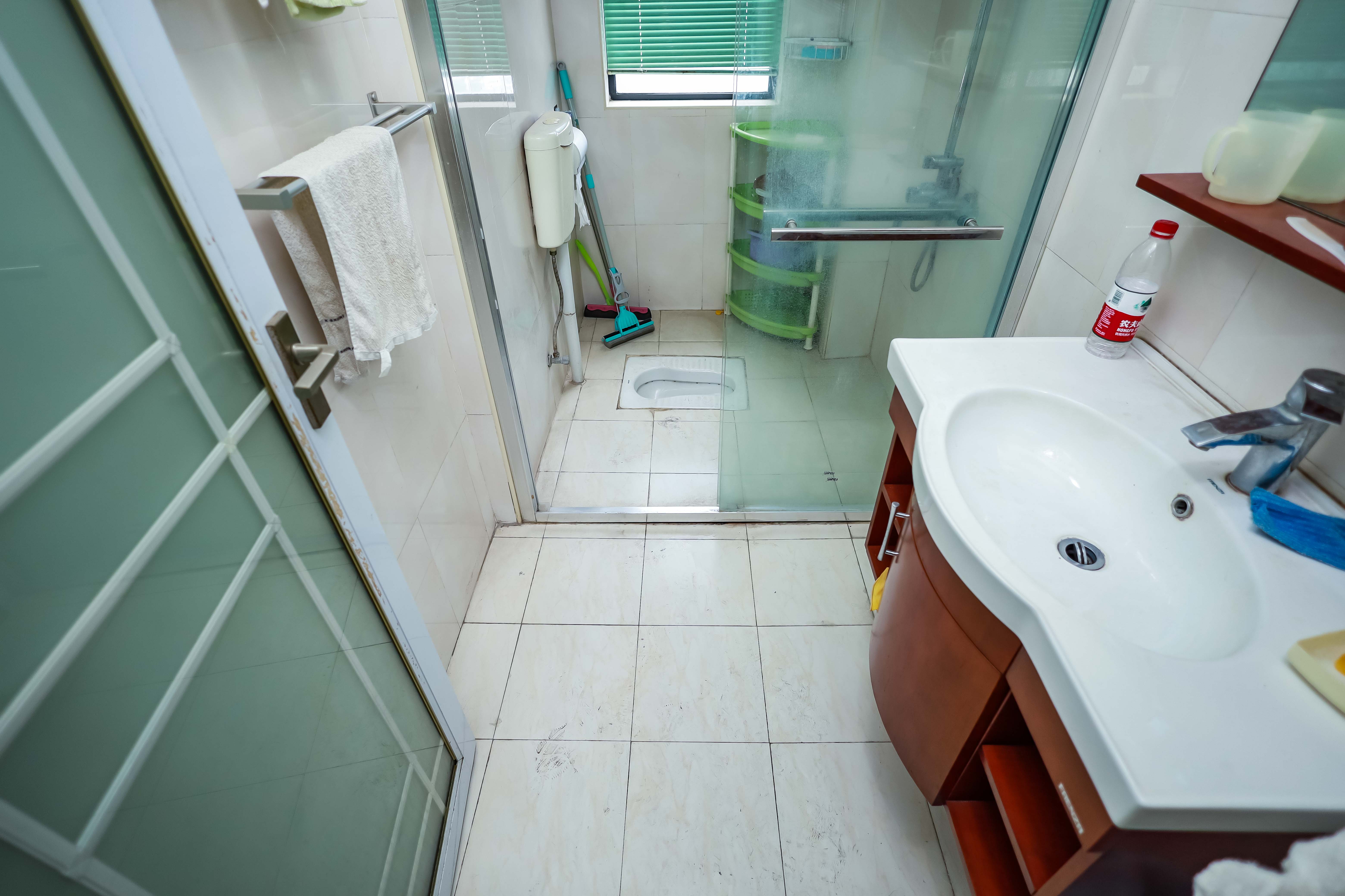 莱茵城  3室2厅2卫    70.0万卫生间