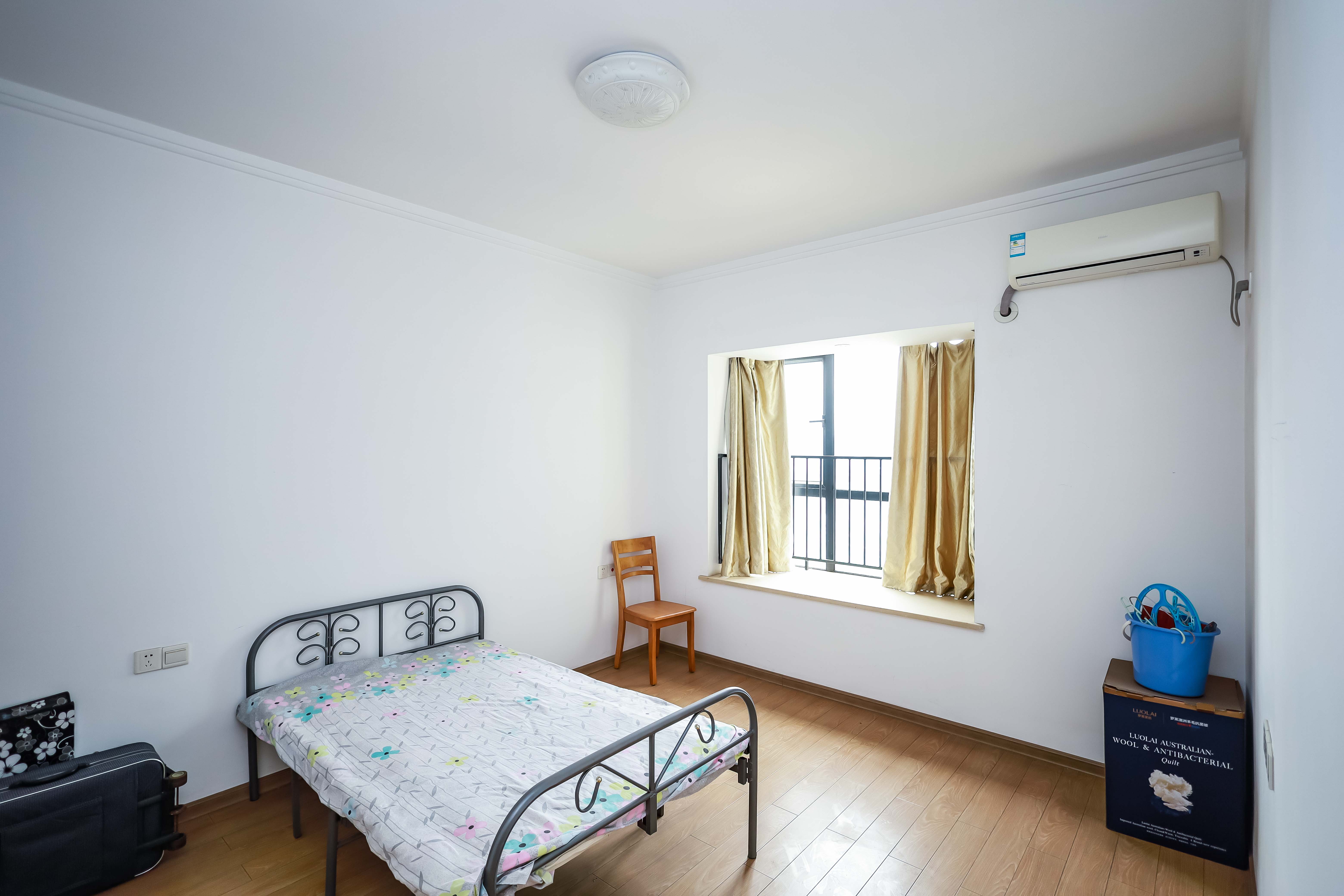 莱茵城  3室2厅2卫    70.0万卧室