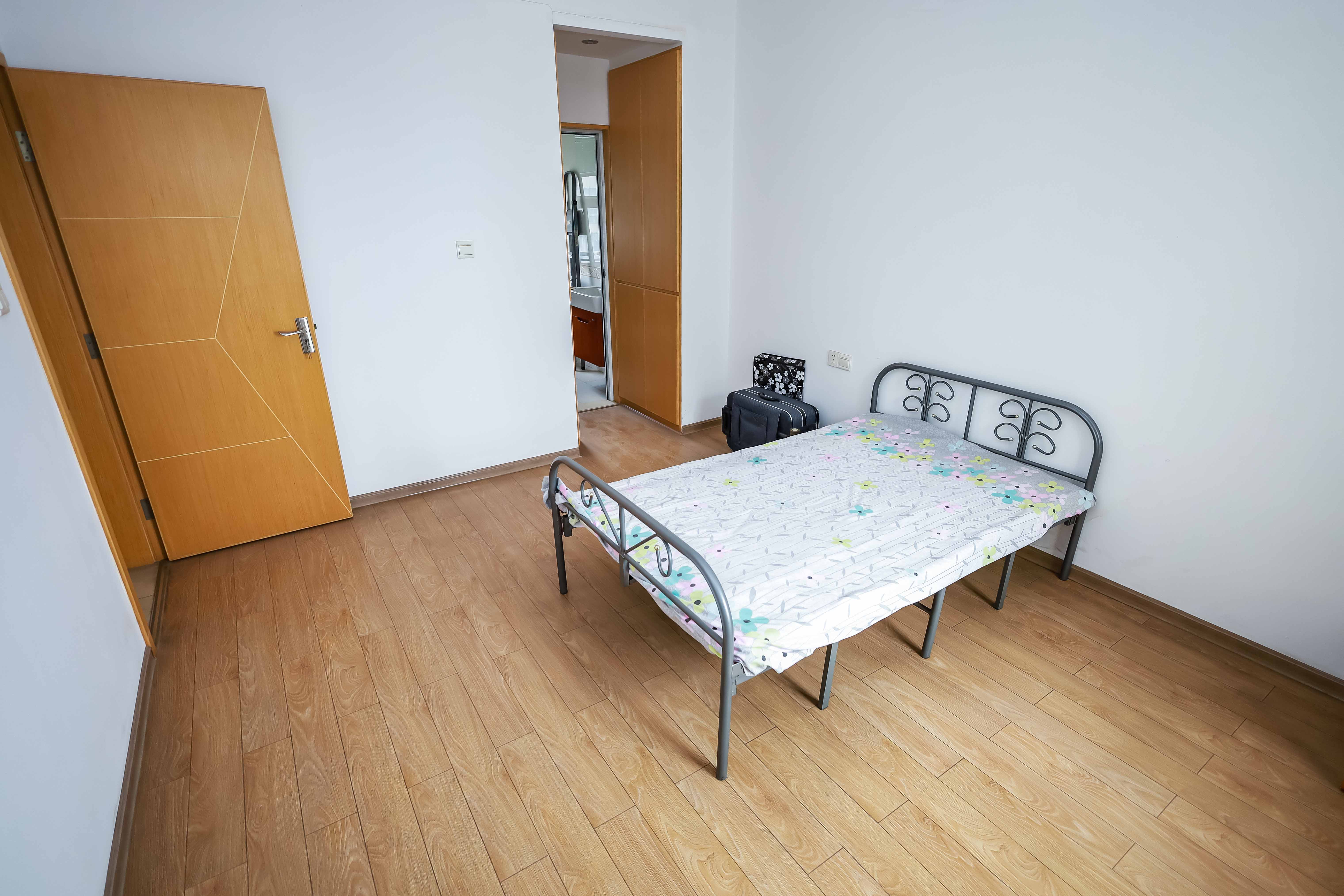 莱茵城  3室2厅2卫    70.0万卧室