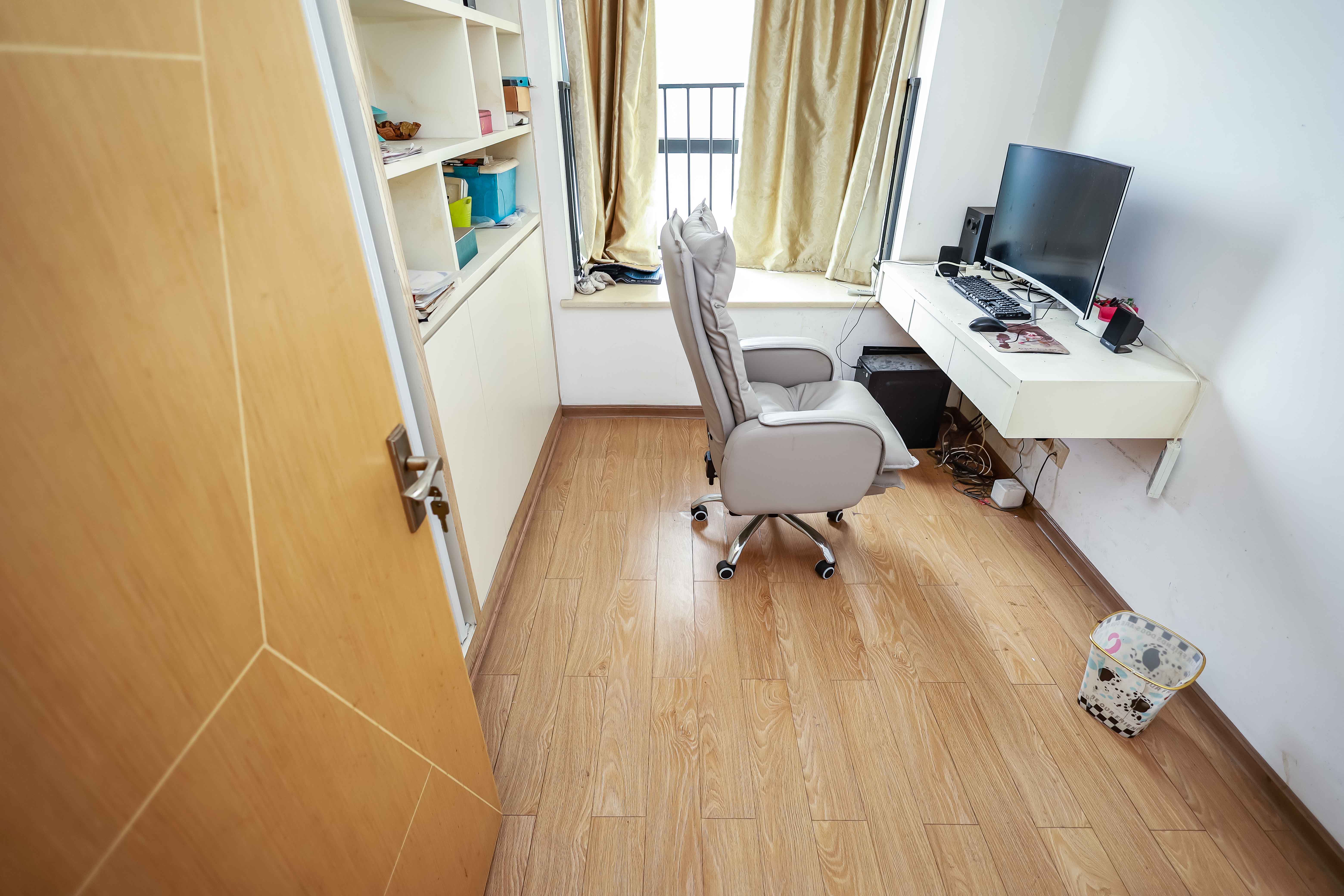 莱茵城  3室2厅2卫    70.0万卧室