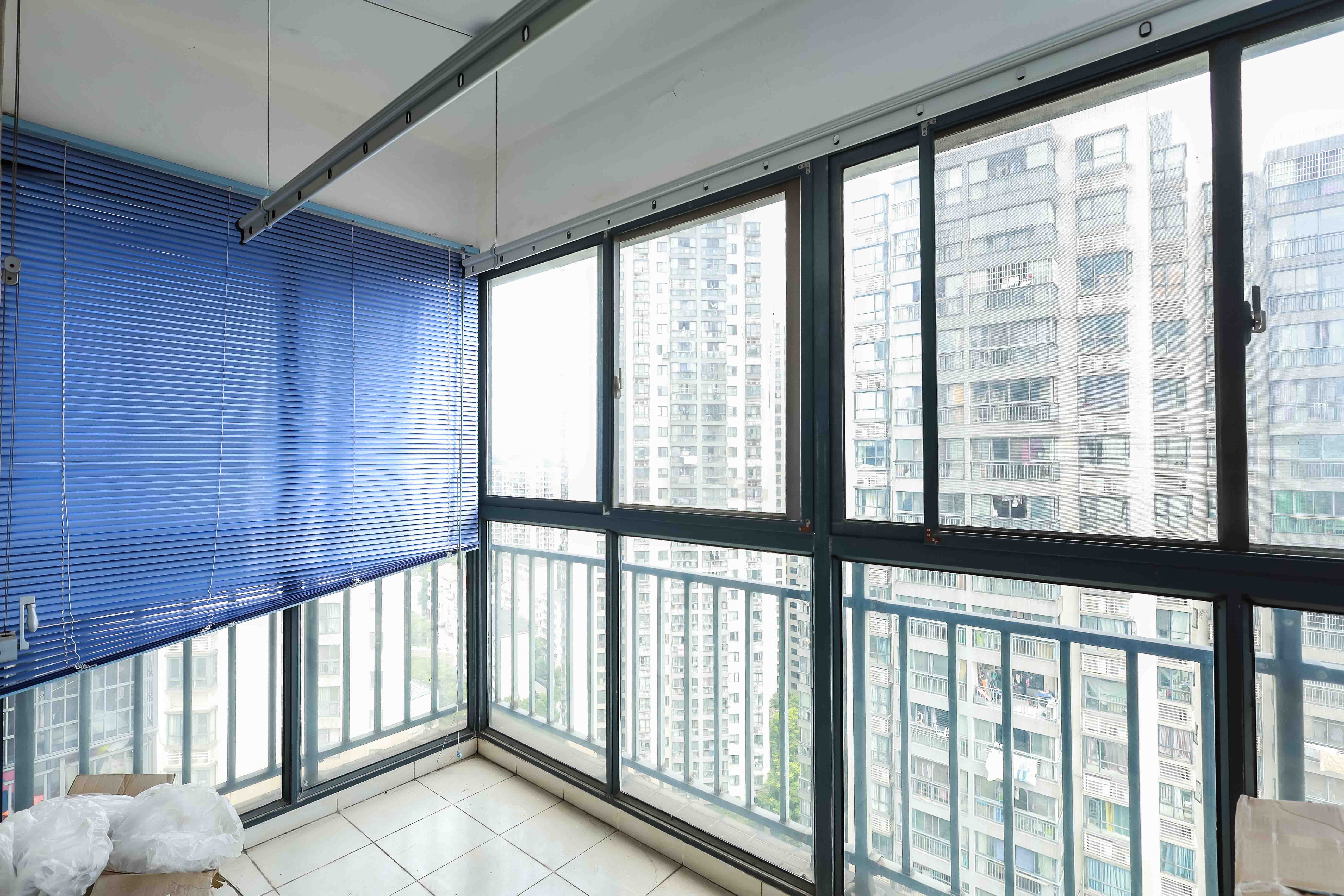 莱茵城  3室2厅2卫    70.0万阳台