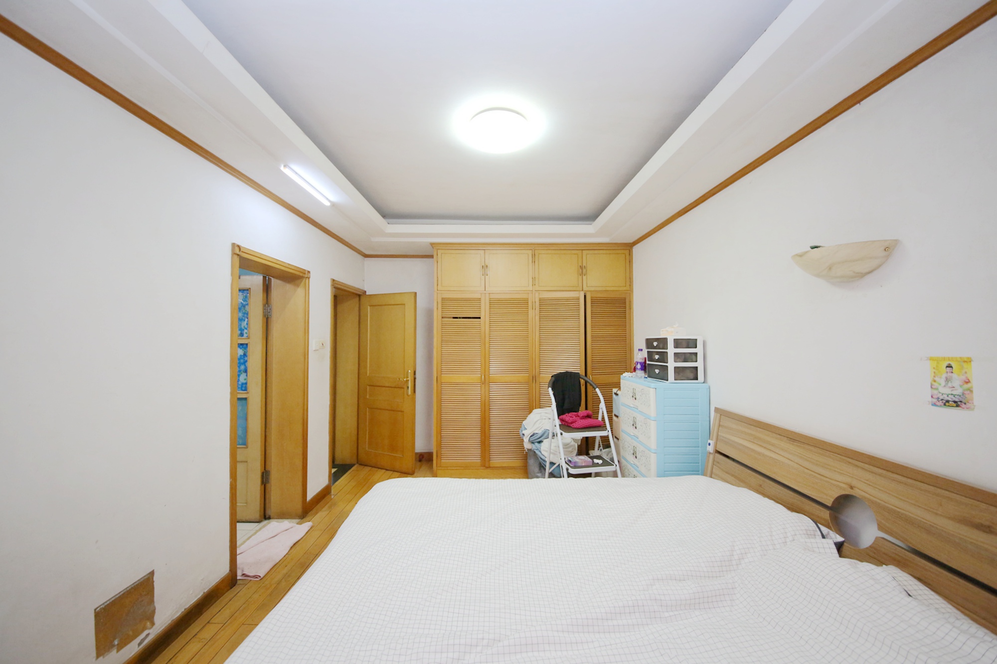 铭园小区  4室2厅2卫   131.00万卧室