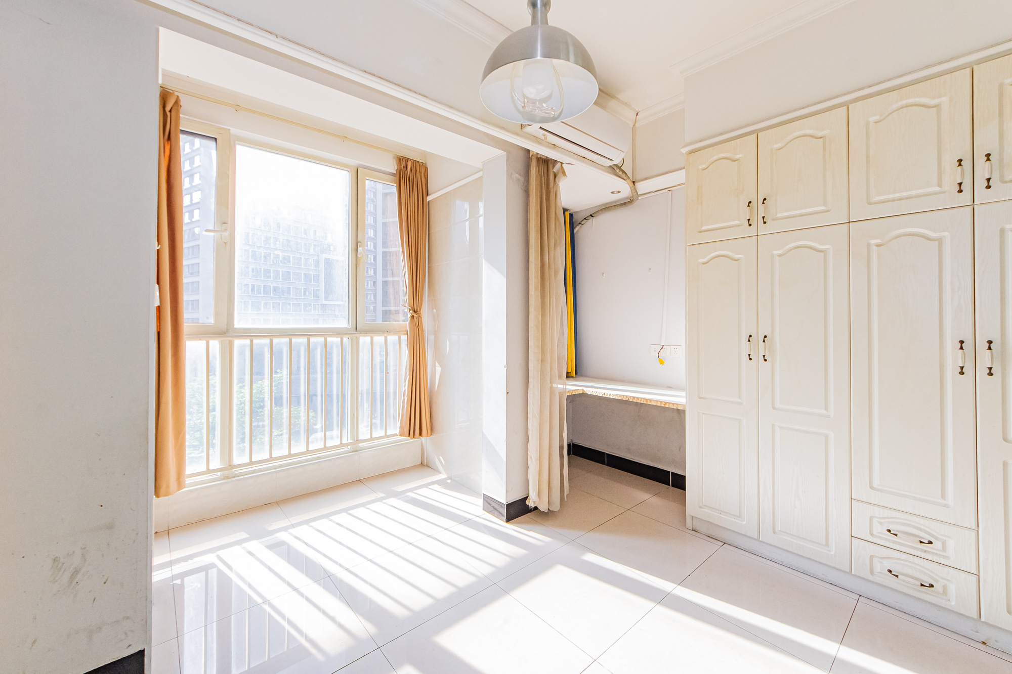 北辰三角洲E4区  1室1厅1卫    41.8万 北辰三角洲E4区  1室1厅1卫    41.8万客厅