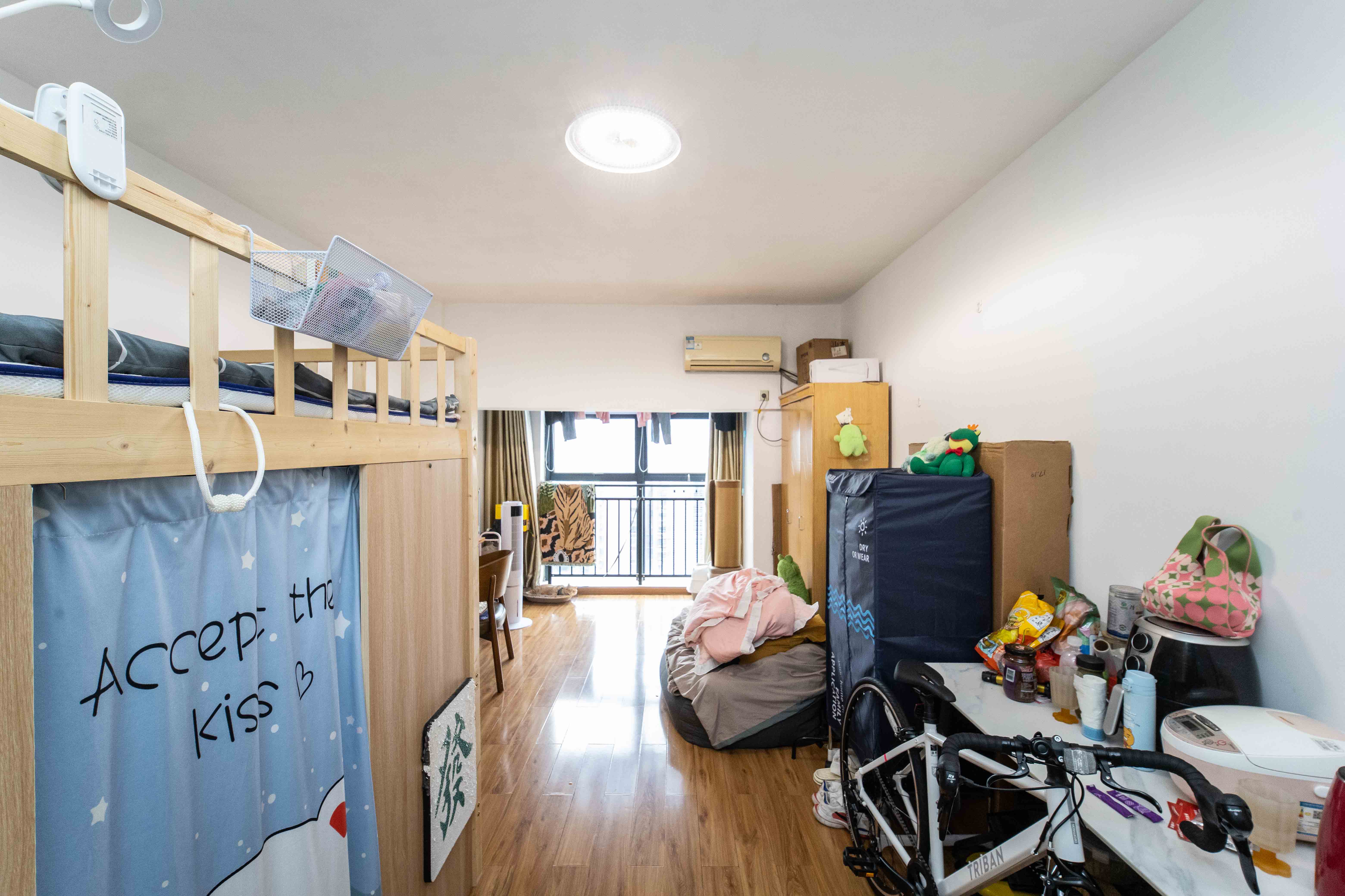 山水华景  1室1厅1卫   26.50万卧室
