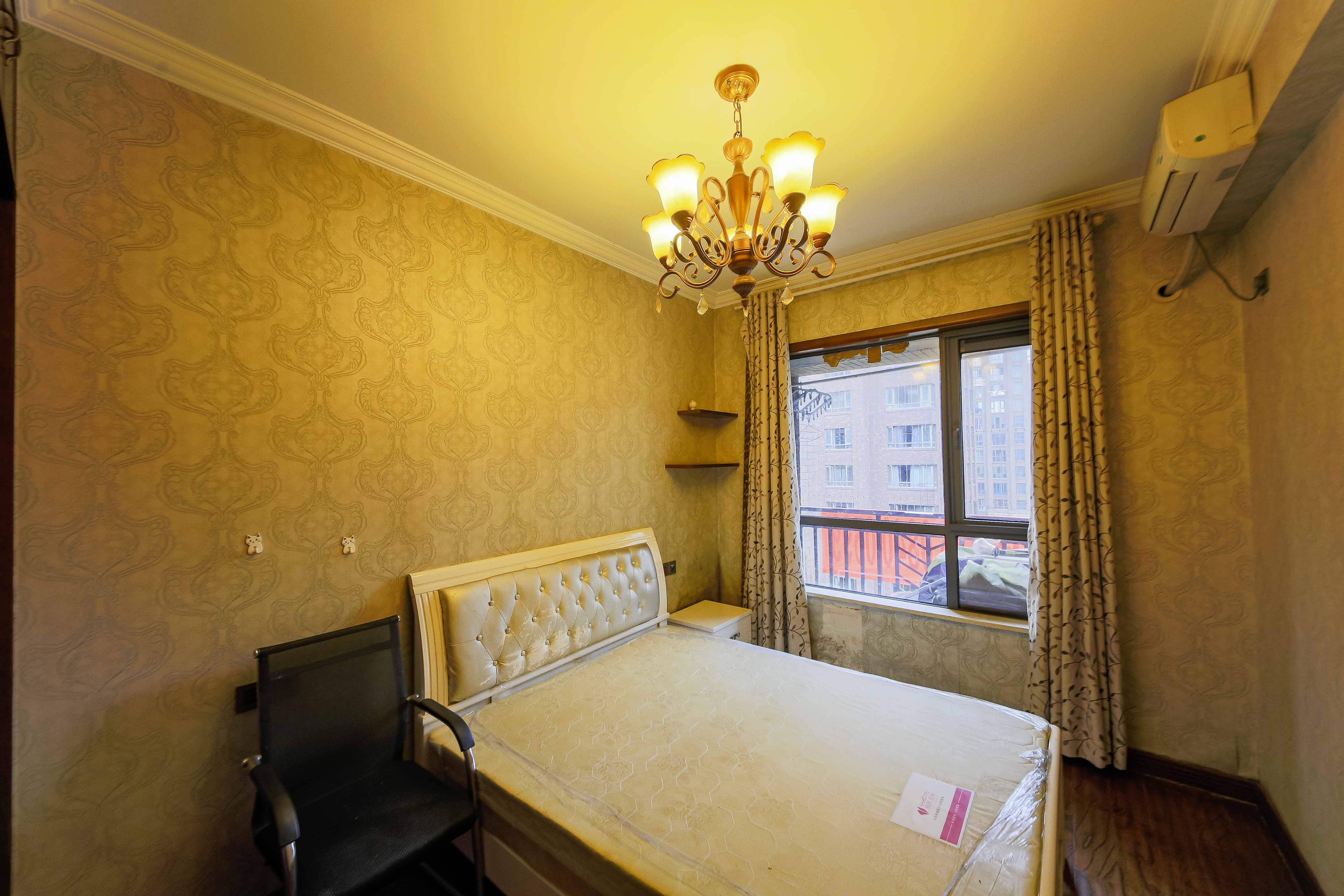 奥林匹克花园  4室2厅2卫    190.0万卧室