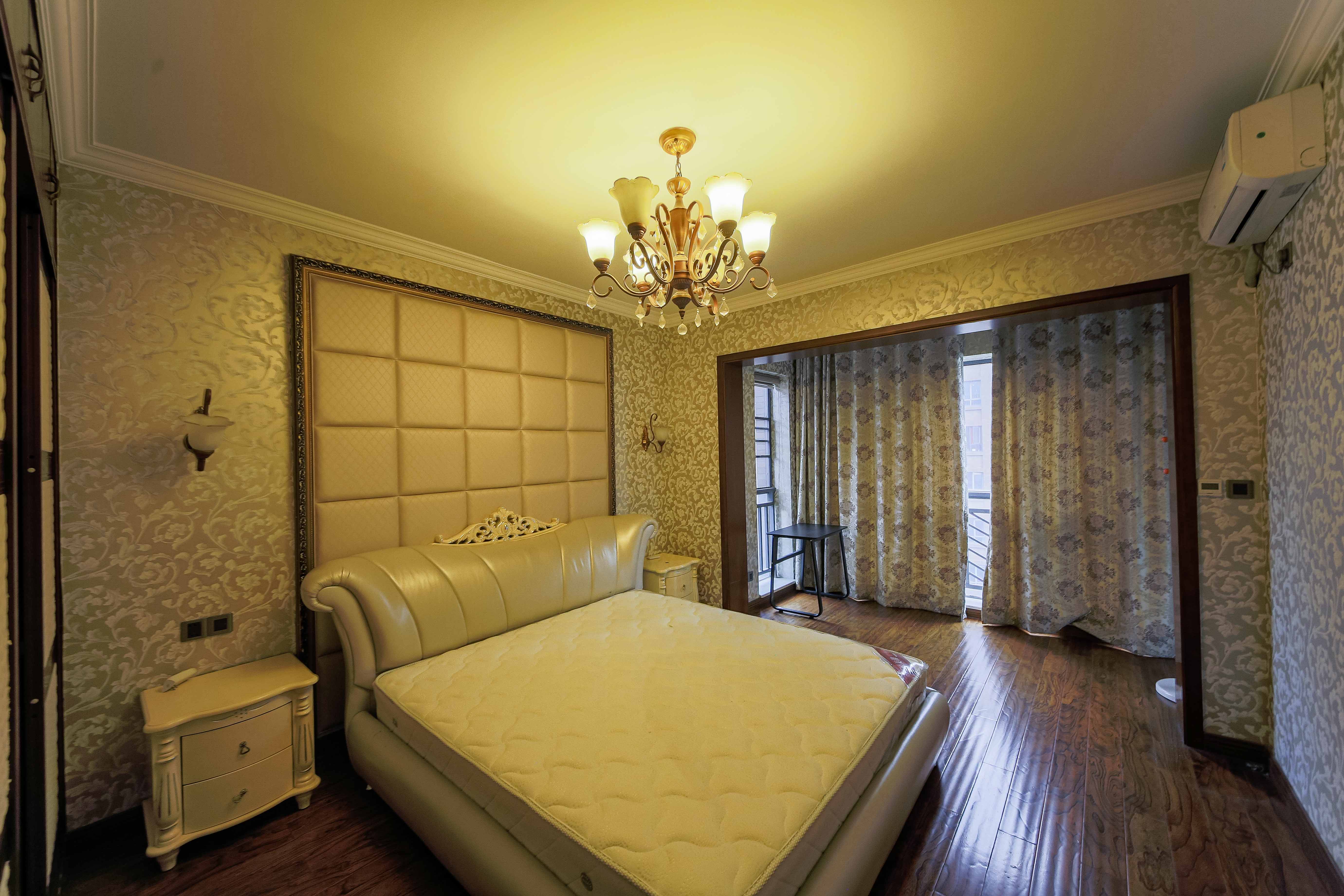 奥林匹克花园  4室2厅2卫    190.0万卧室