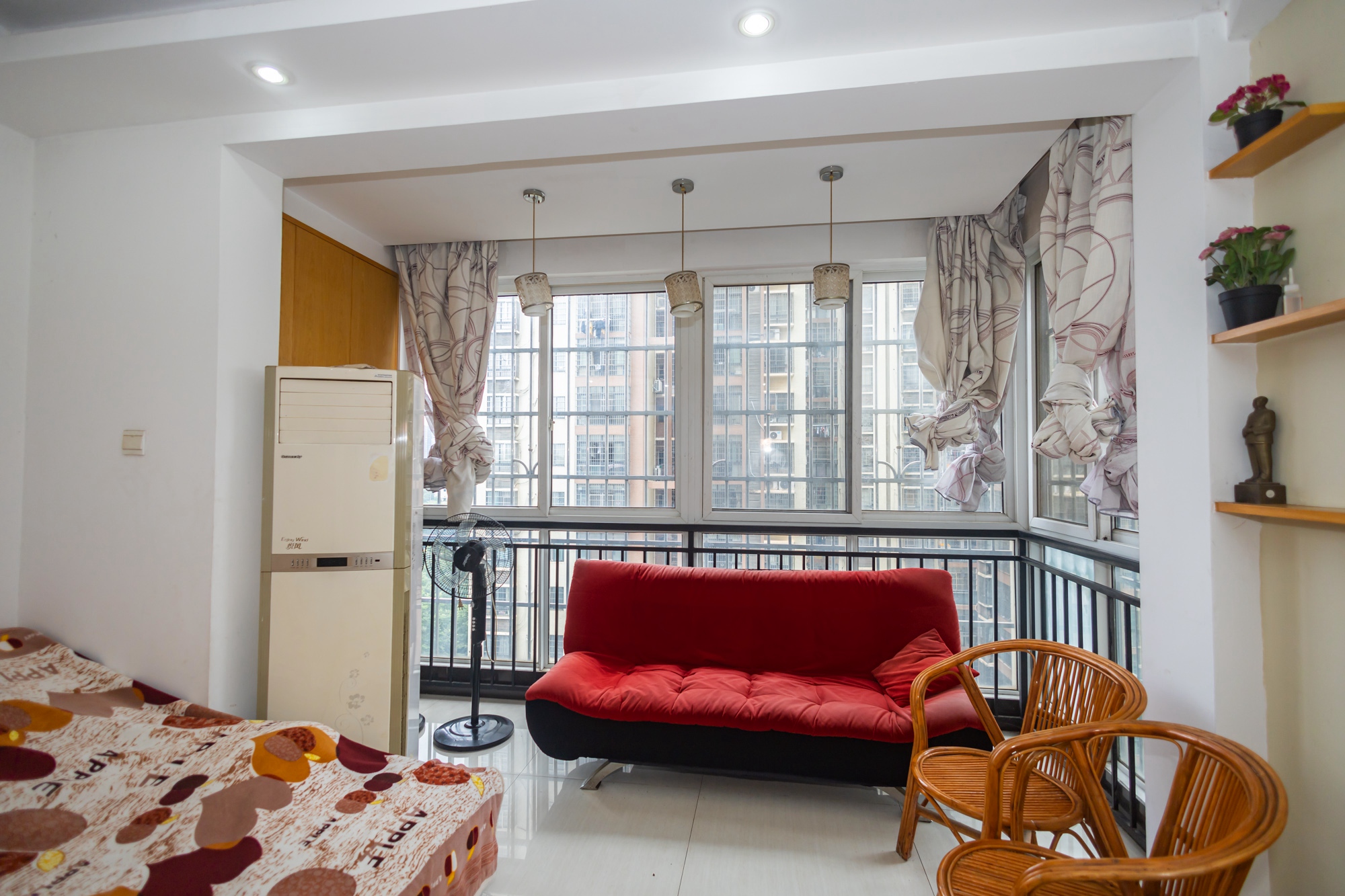 楚天世纪城东苑 1室1厅1卫 55.0万 楚天世纪城东苑 1室1厅1卫 55.0万阳台