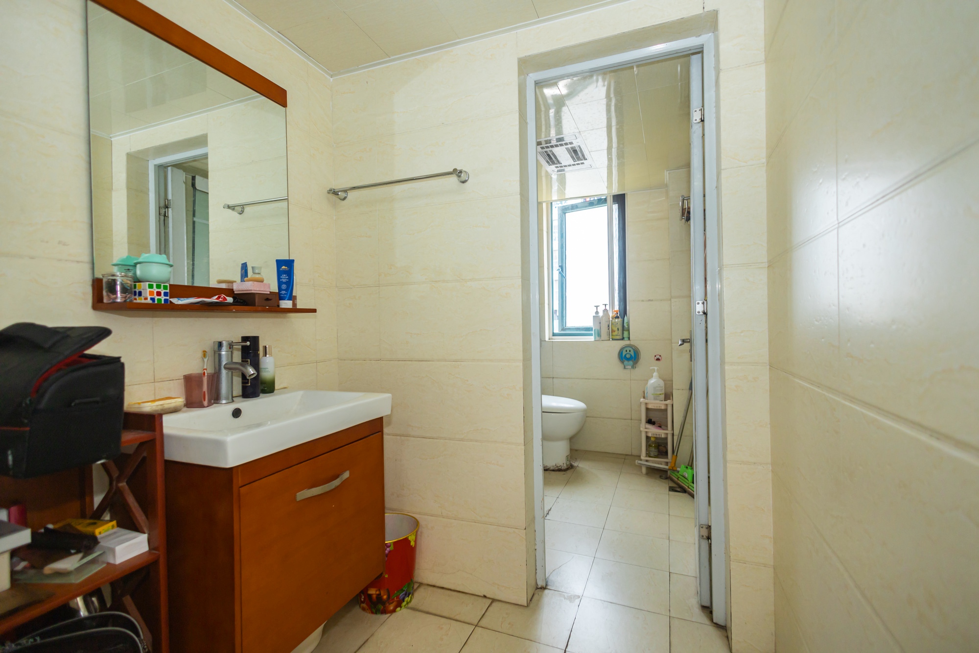 蝴蝶谷  4室2厅2卫    87.8万 蝴蝶谷  4室2厅2卫    87.8万卫生间