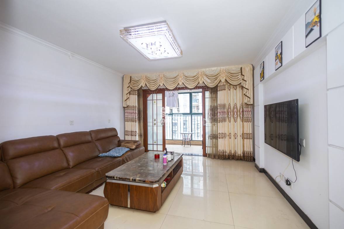 蝴蝶谷  3室2厅3卫    75.8万 蝴蝶谷  3室2厅3卫    75.8万客厅