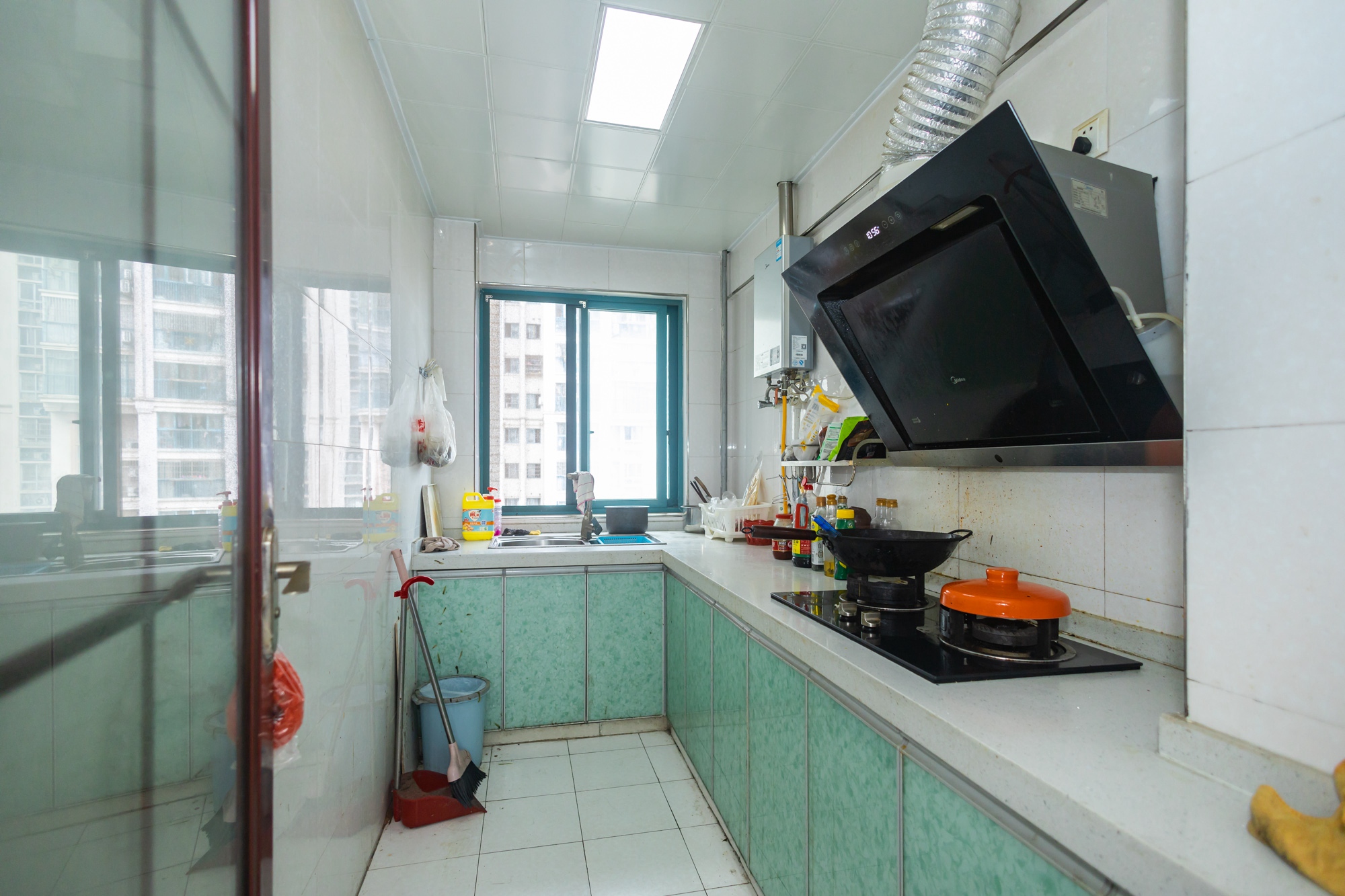 蝴蝶谷  3室2厅3卫    75.8万 蝴蝶谷  3室2厅3卫    75.8万厨房