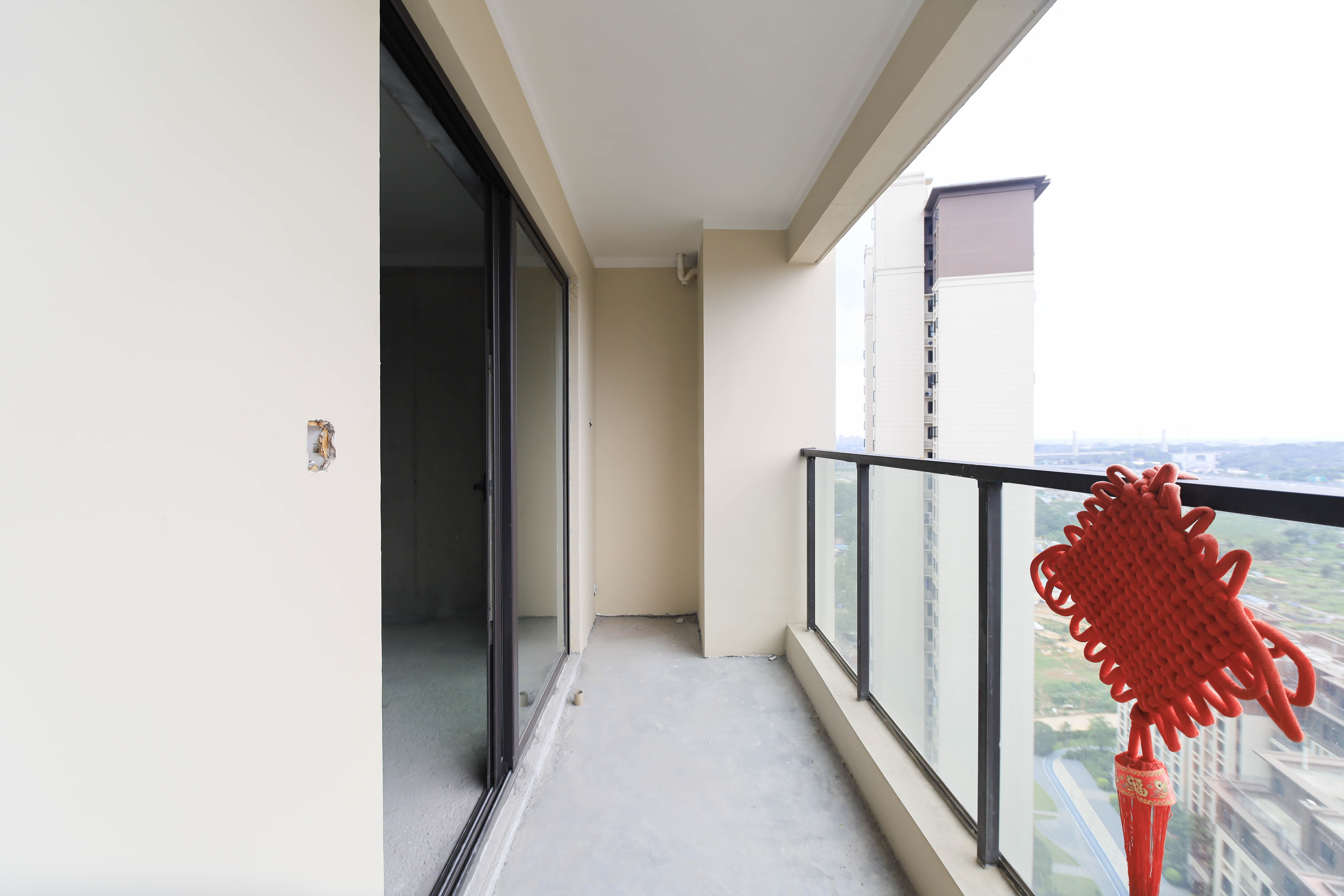 远洋红星天铂一期  3室2厅2卫    130.0万 远洋红星天铂一期  3室2厅2卫    130.0万阳台