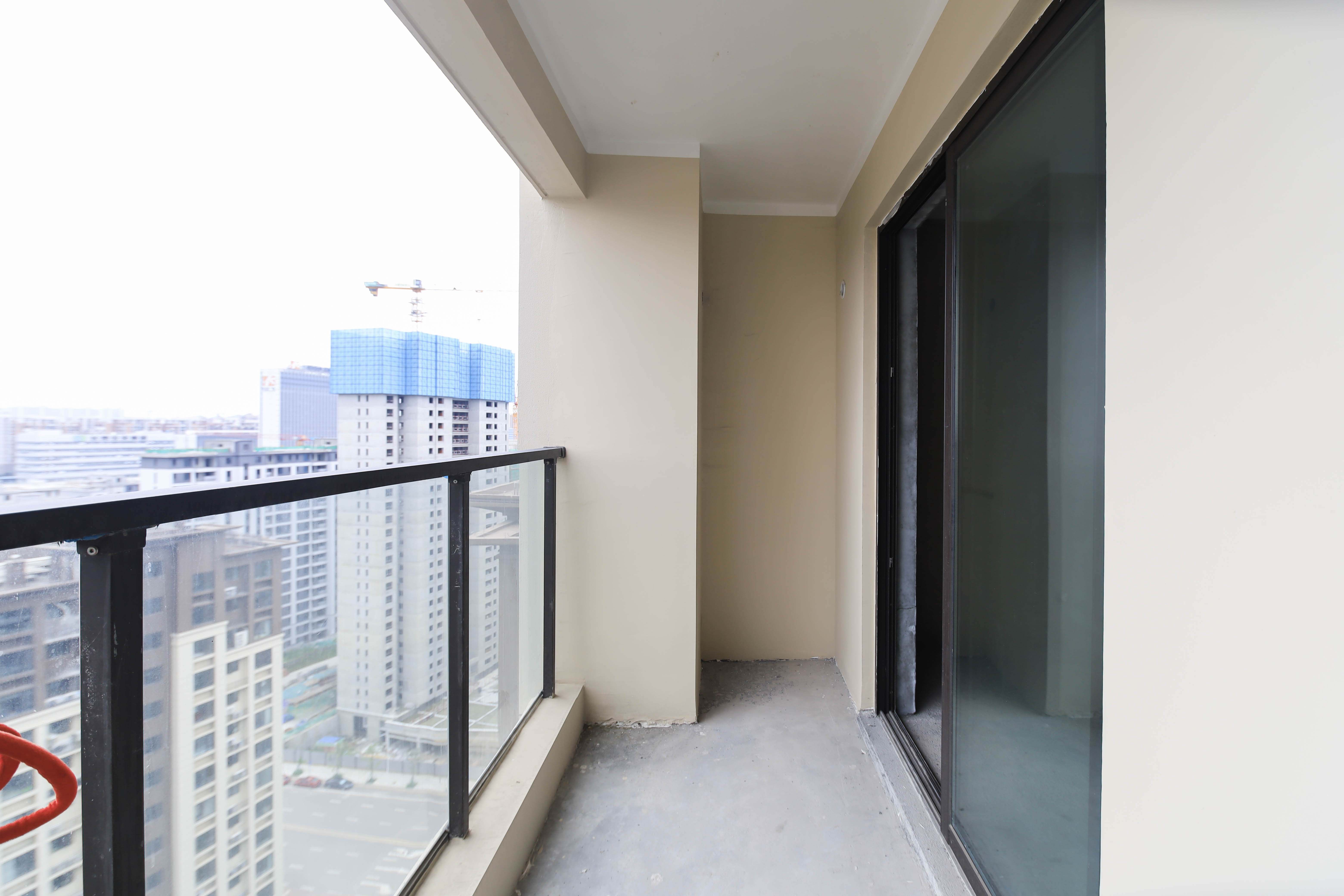 远洋红星天铂一期  3室2厅2卫    130.0万 远洋红星天铂一期  3室2厅2卫    130.0万阳台