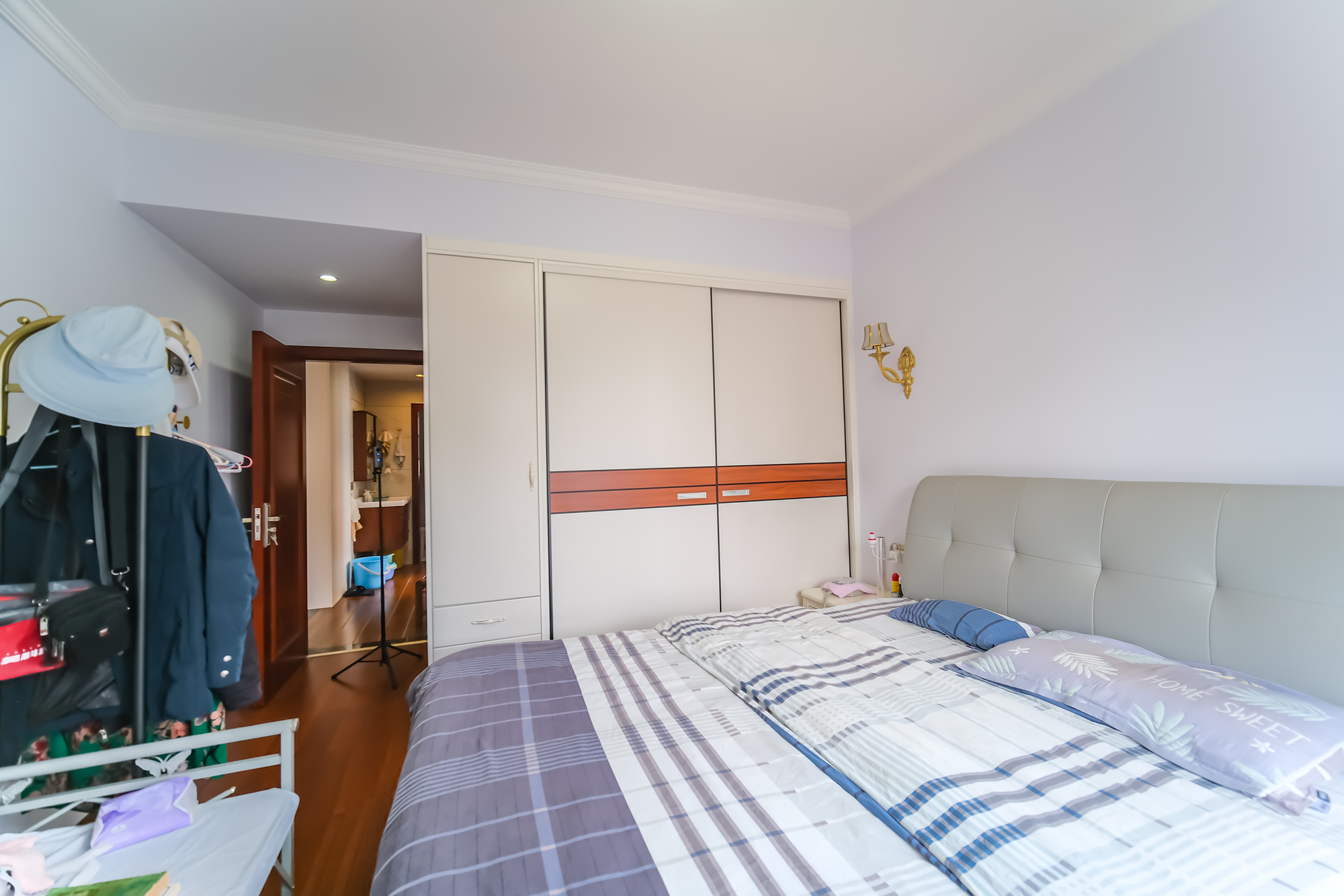 荣盛花语城 3室2厅2卫 86.0万 荣盛花语城 3室2厅2卫 86.0万卧室