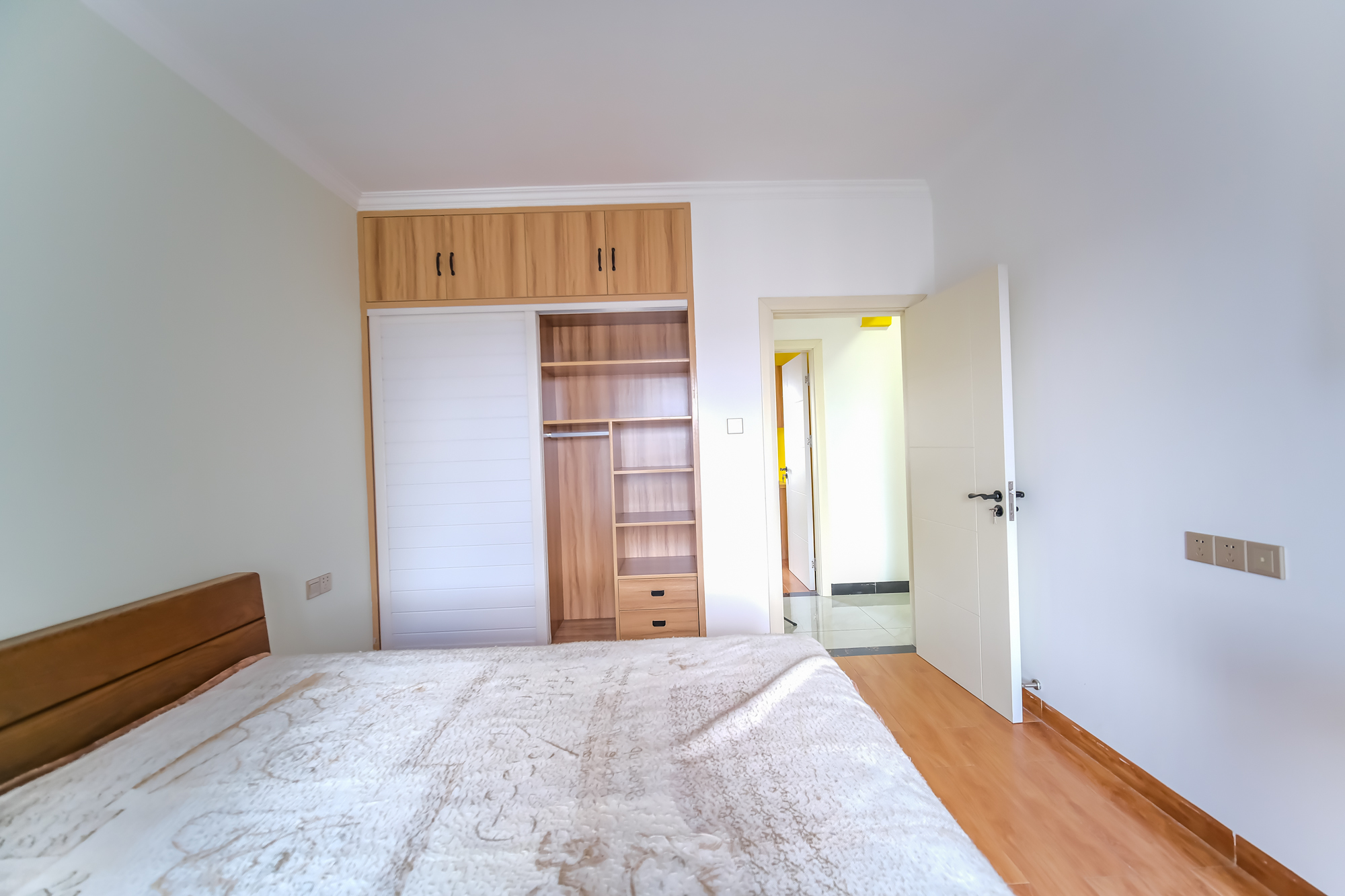 荣盛花语城  3室2厅1卫    86.8万 荣盛花语城  3室2厅1卫    86.8万卧室