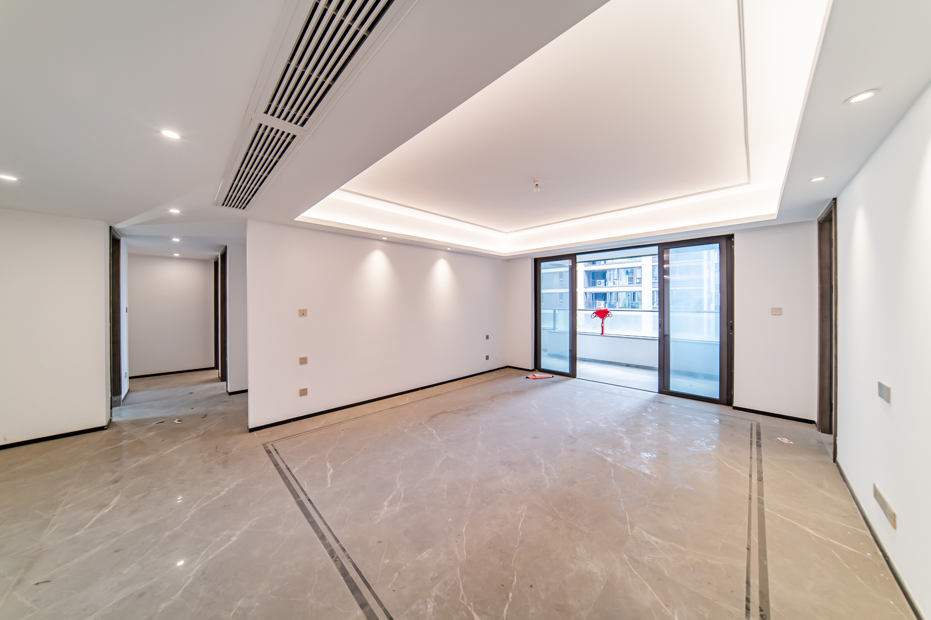 建发电建江山悦  4室2厅3卫   250.00万客厅