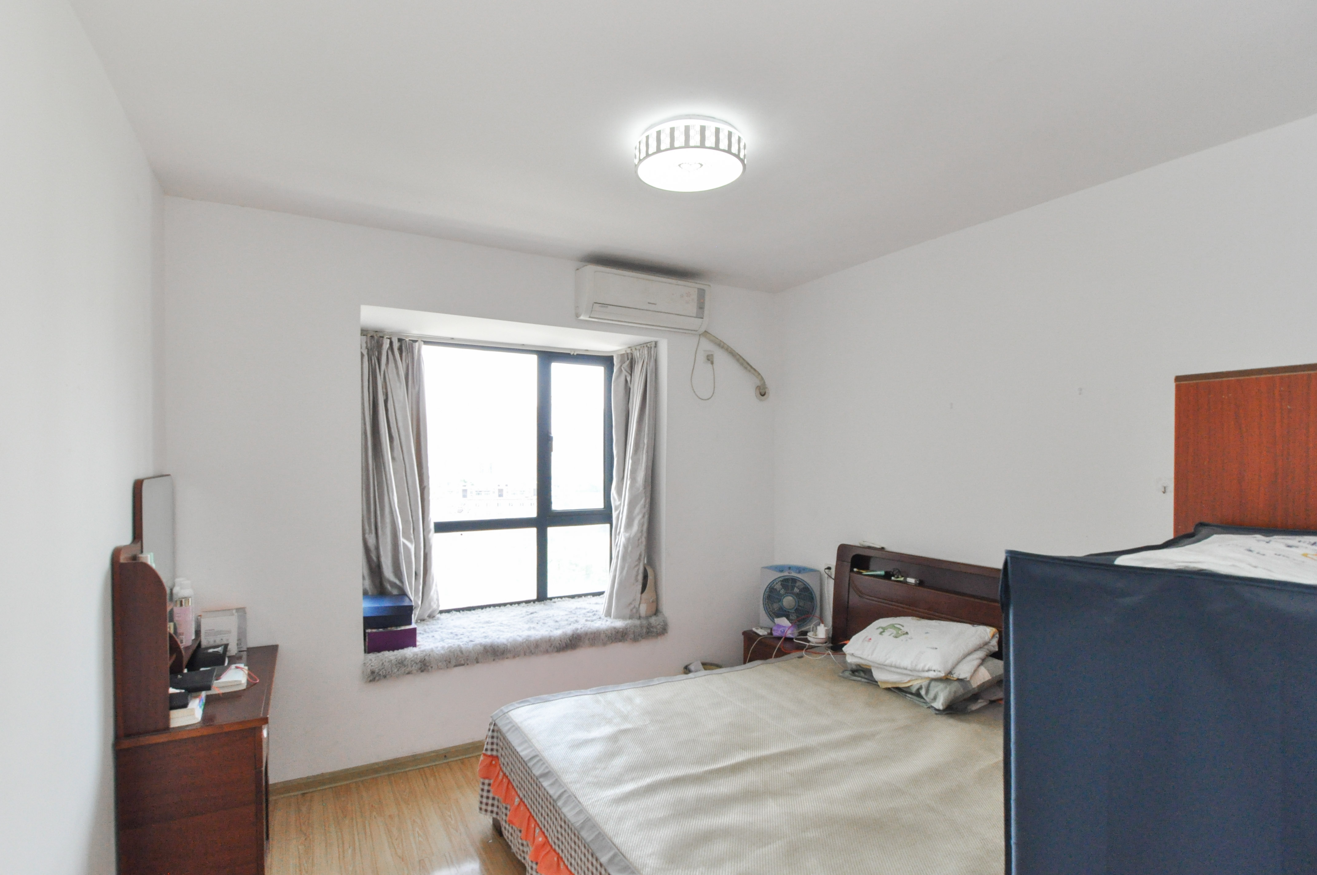 地华梅溪湖畔 3室2厅2卫 86.8万 地华梅溪湖畔 3室2厅2卫 86.8万卧室