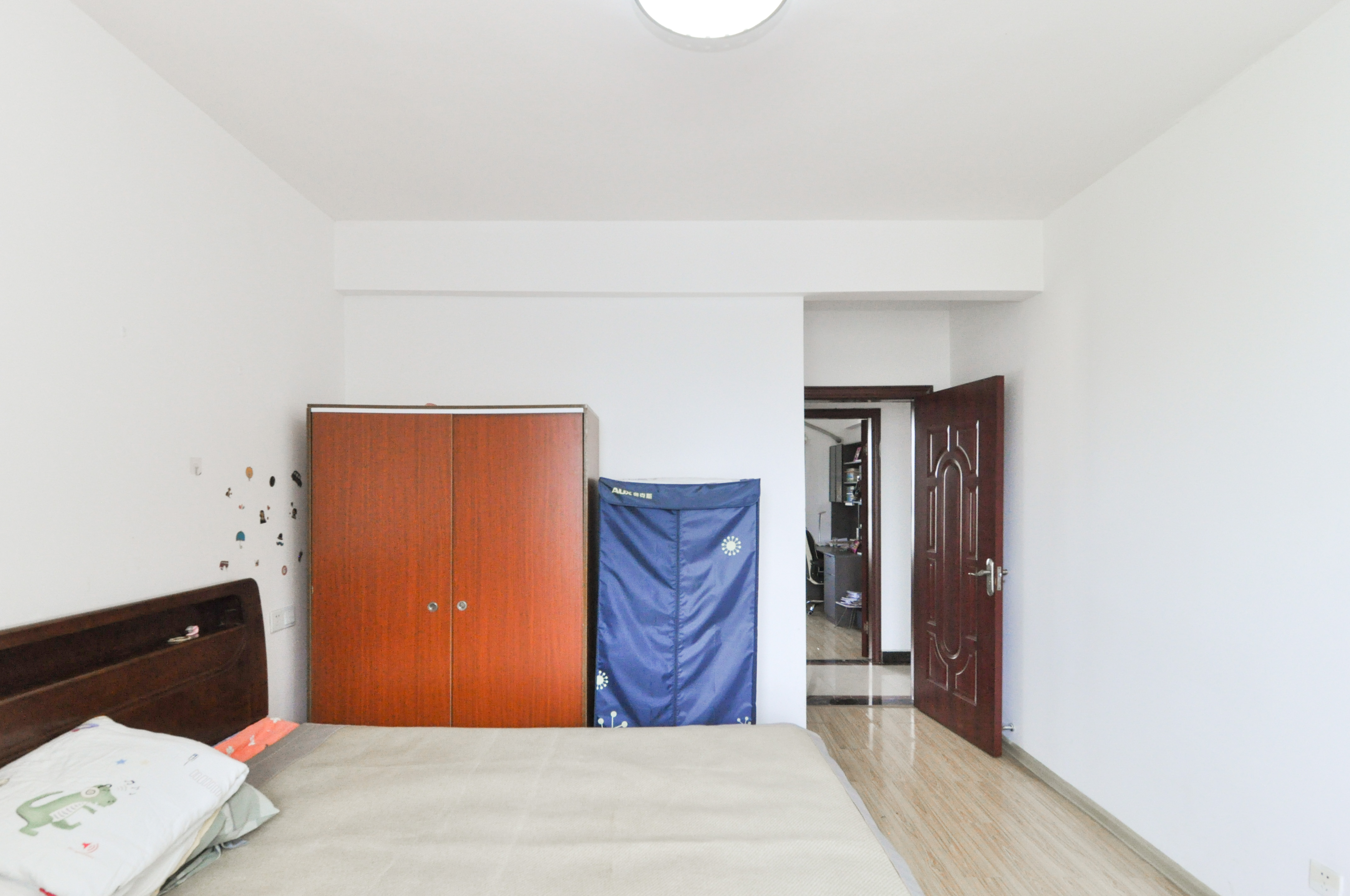 地华梅溪湖畔 3室2厅2卫 86.8万 地华梅溪湖畔 3室2厅2卫 86.8万卧室