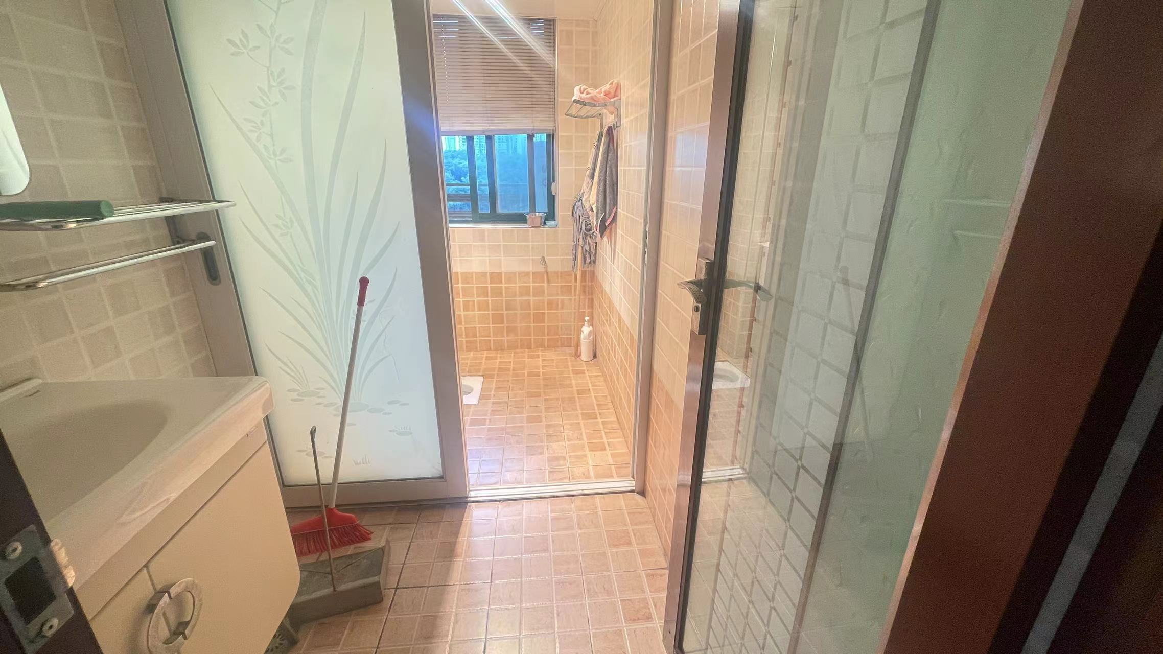 经世皇城 3室2厅2卫 89.80万 经世皇城 3室2厅2卫 89.80万室内图