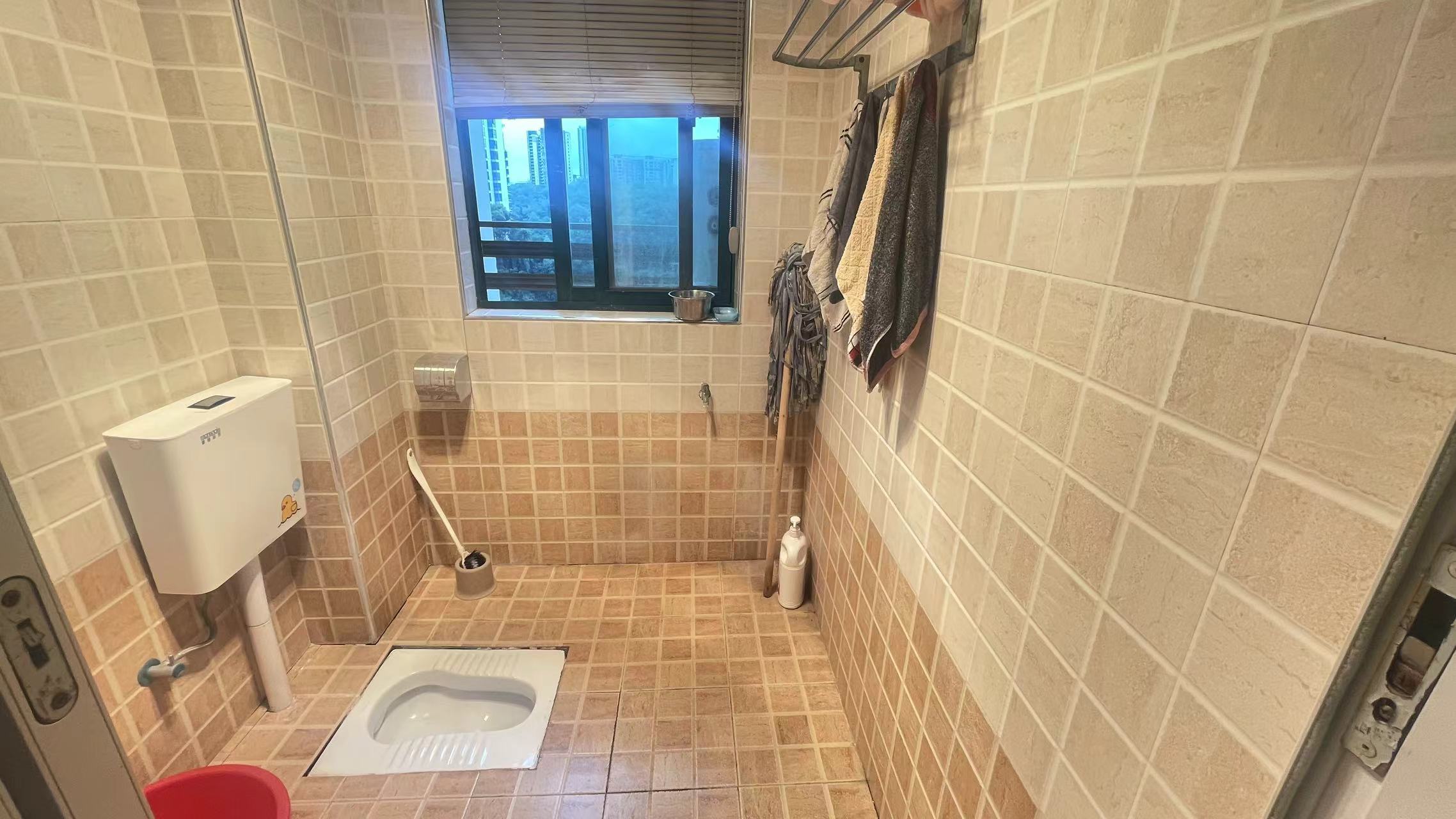 经世皇城 3室2厅2卫 89.80万 经世皇城 3室2厅2卫 89.80万室内图