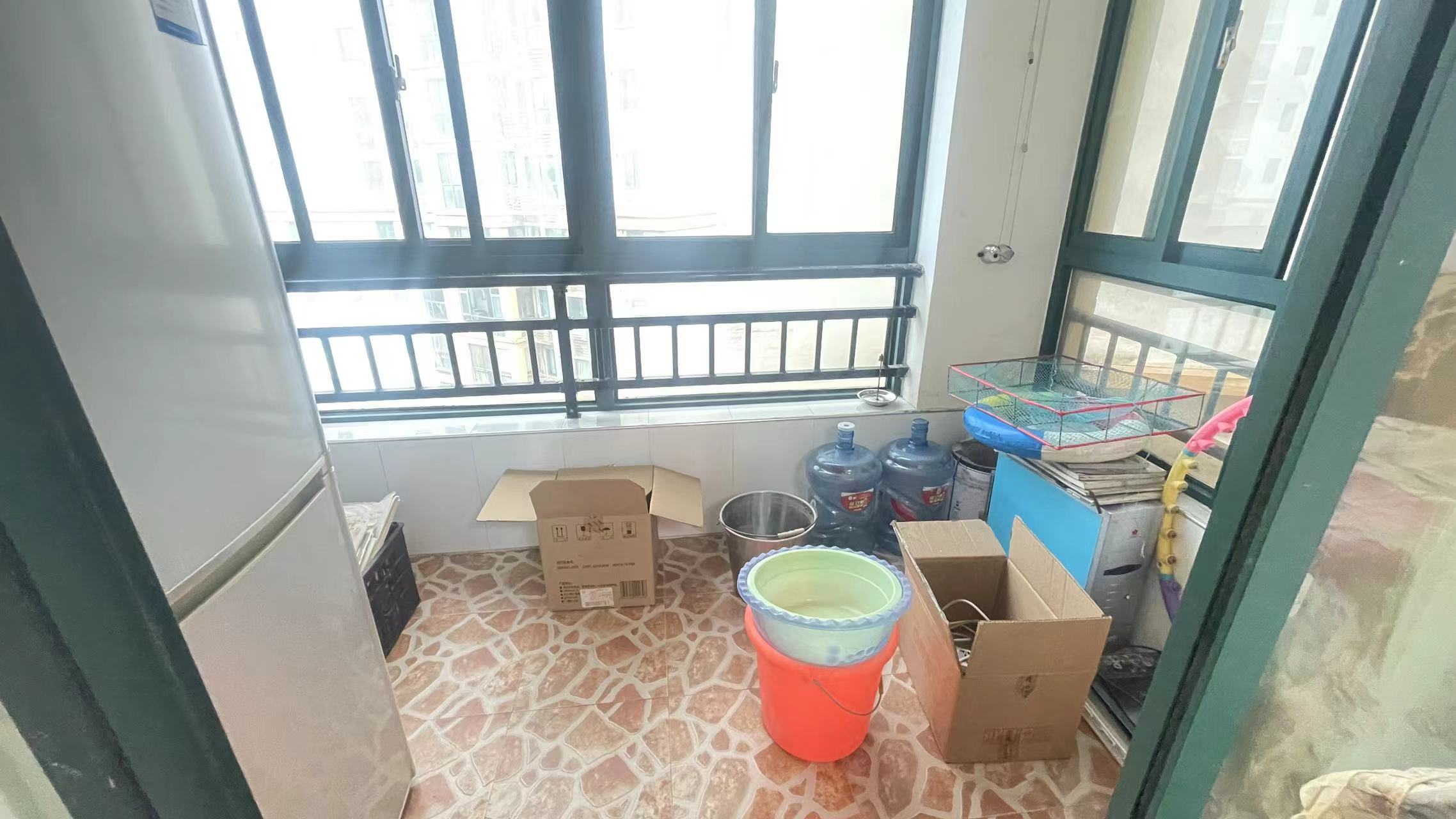 经世皇城 3室2厅2卫 89.80万 经世皇城 3室2厅2卫 89.80万室内图