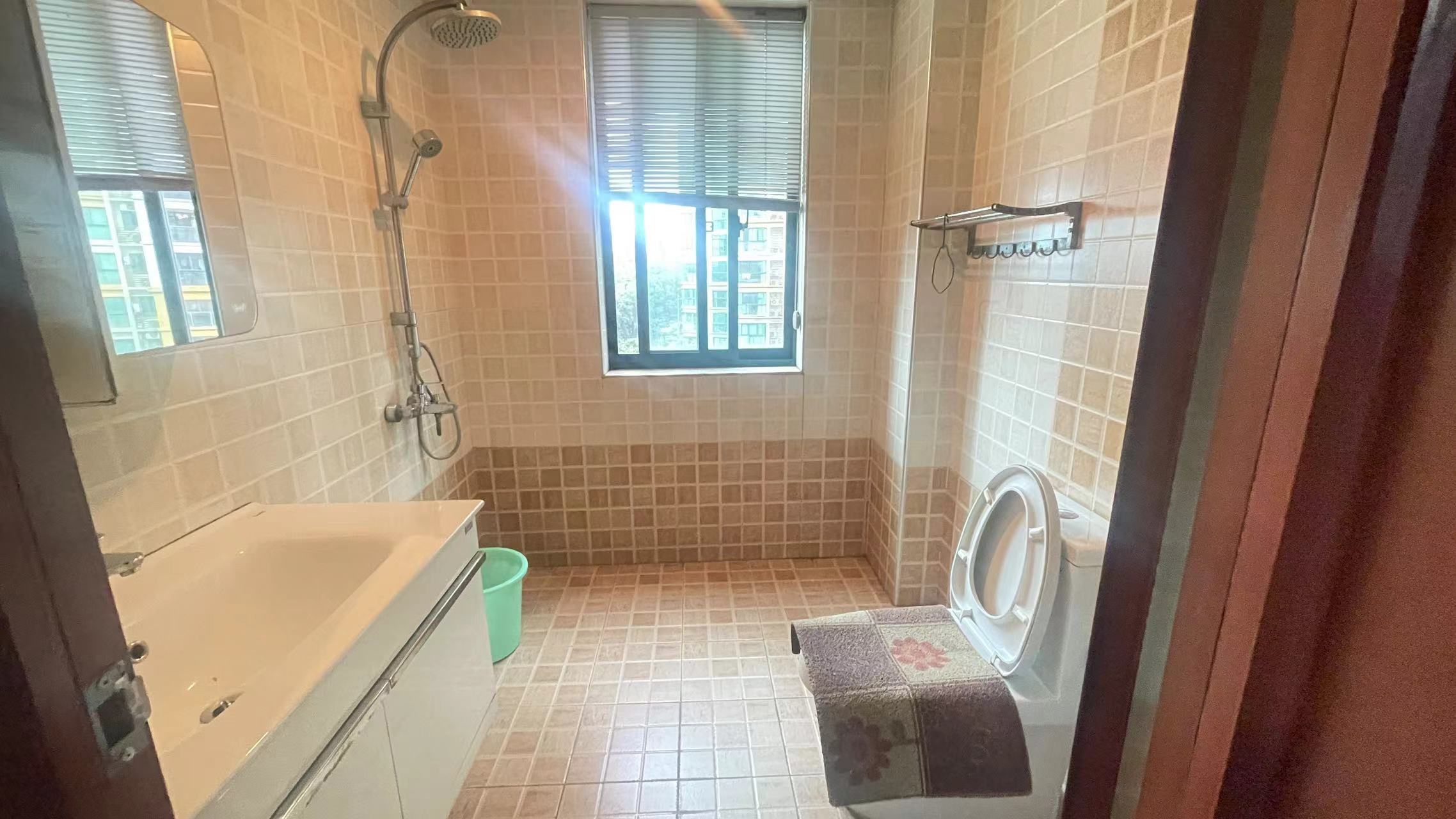 经世皇城 3室2厅2卫 89.80万 经世皇城 3室2厅2卫 89.80万室内图