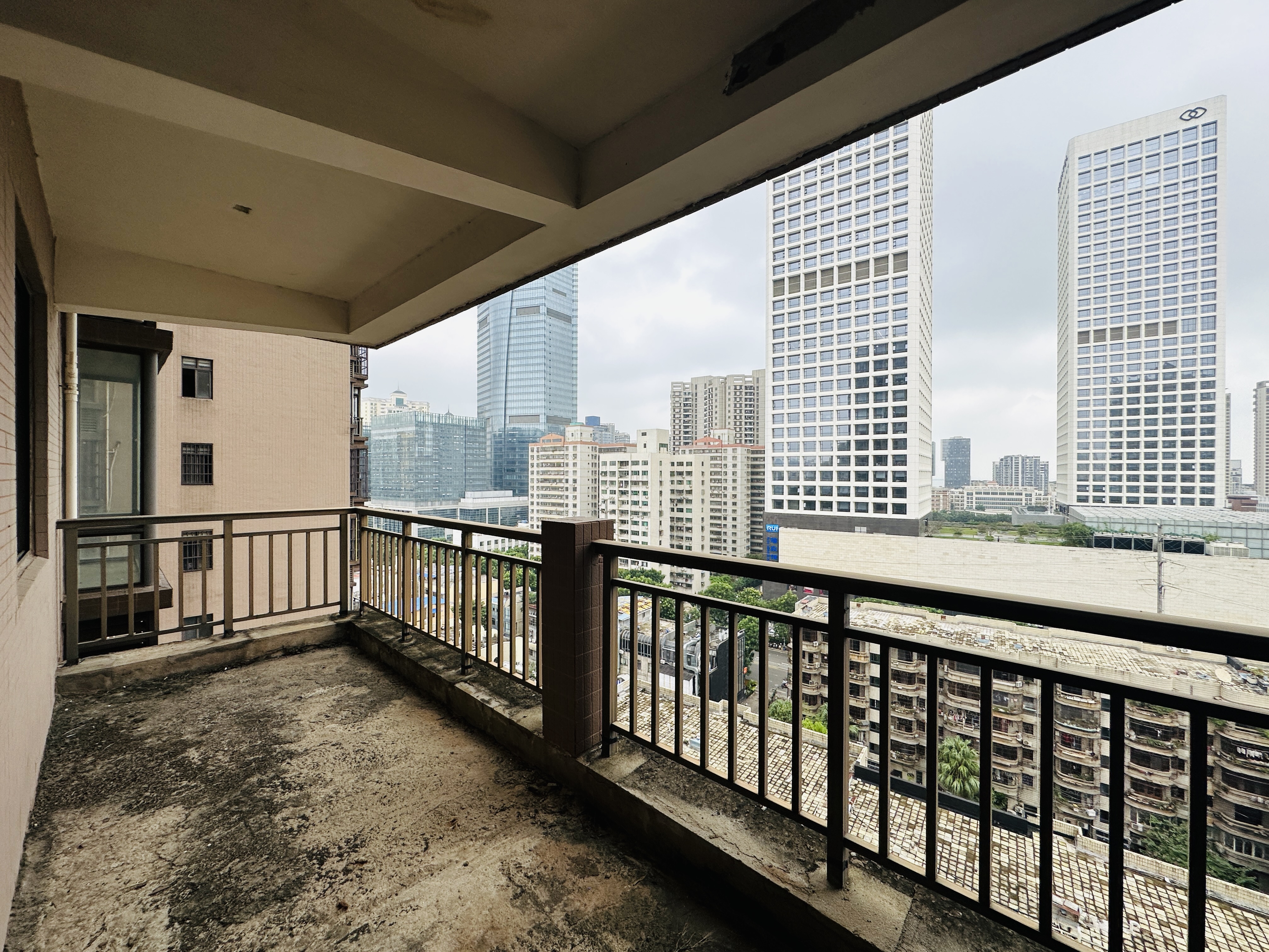 国贸城市花园 3室2厅2卫 260.0万 国贸城市花园 3室2厅2卫 260.0万阳台