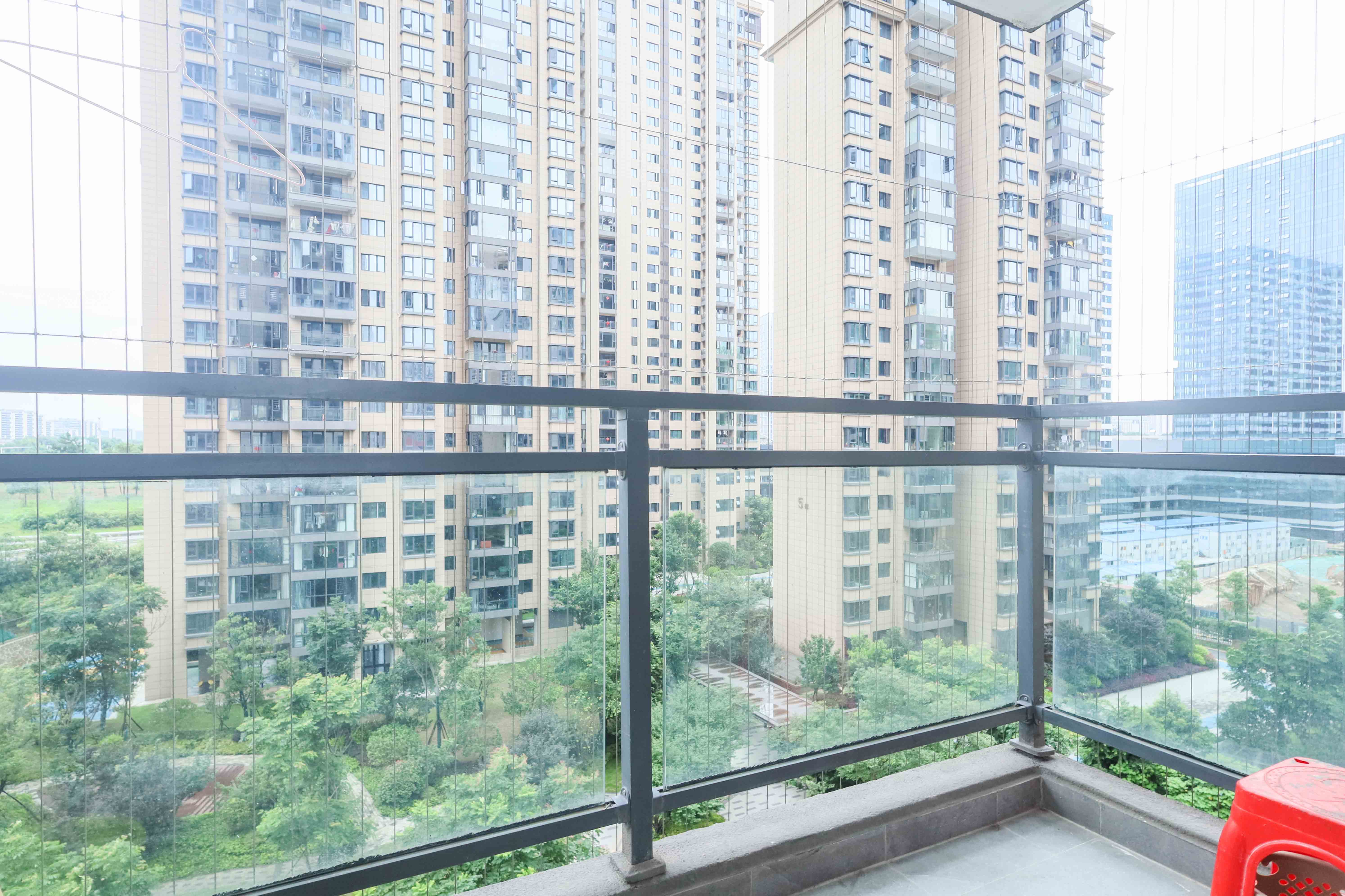 梦想新天地  4室2厅2卫    200.0万阳台