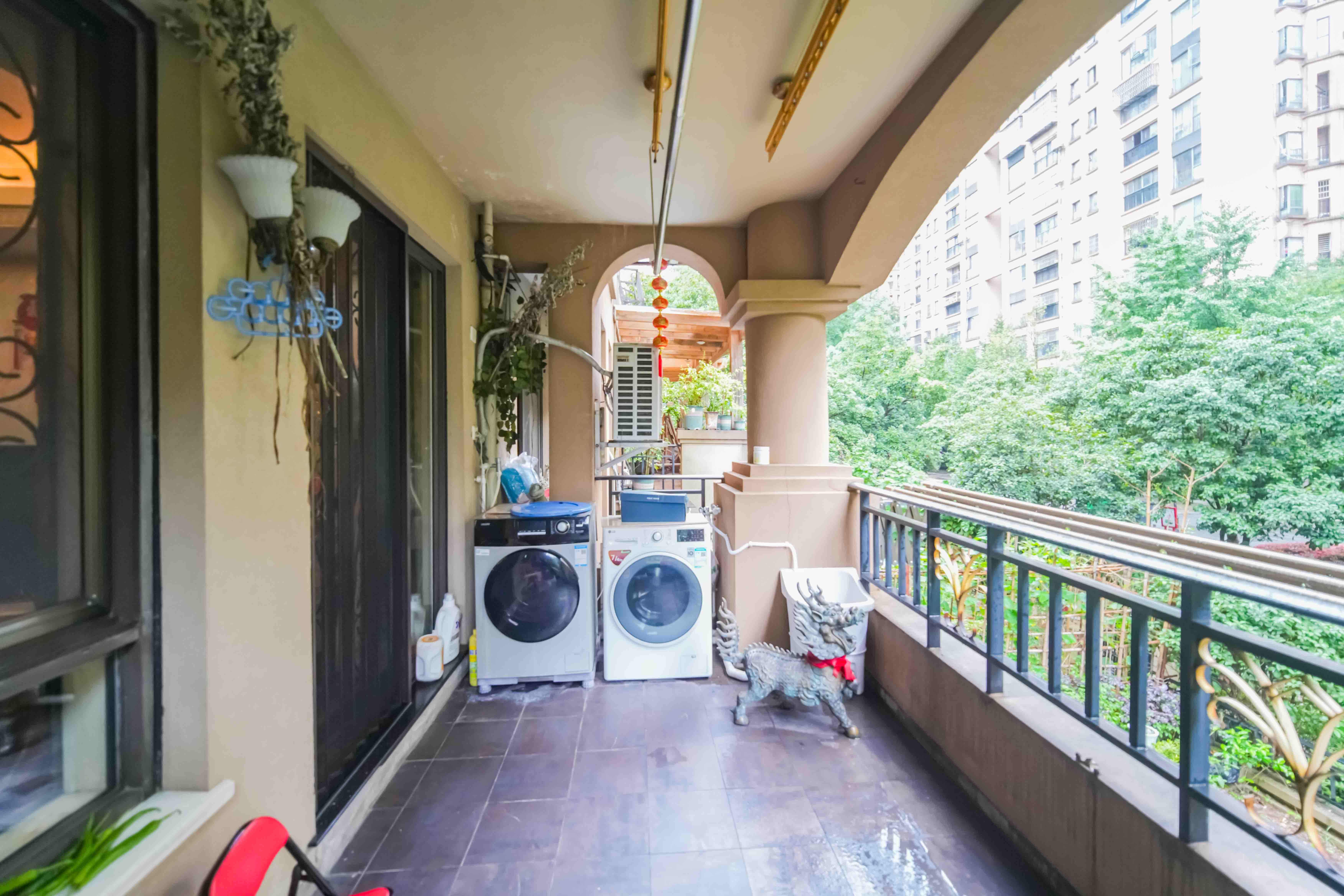 中城丽景香山园  4室2厅2卫   185.00万其他