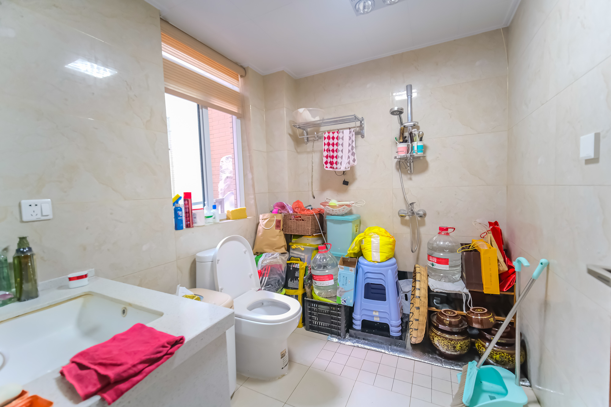 山水湾  3室2厅2卫    76.0万 山水湾  3室2厅2卫    76.0万卫生间