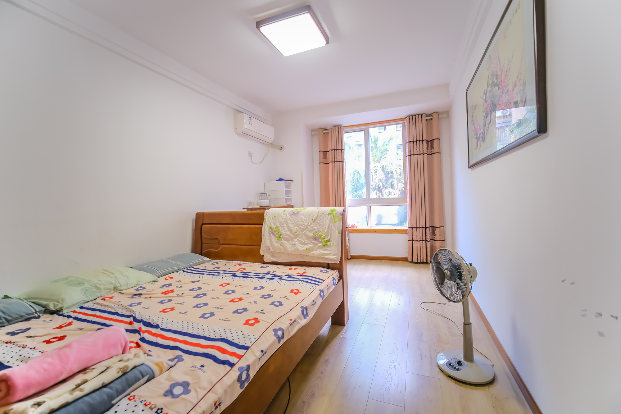 山水湾  3室2厅2卫    76.0万 山水湾  3室2厅2卫    76.0万卧室