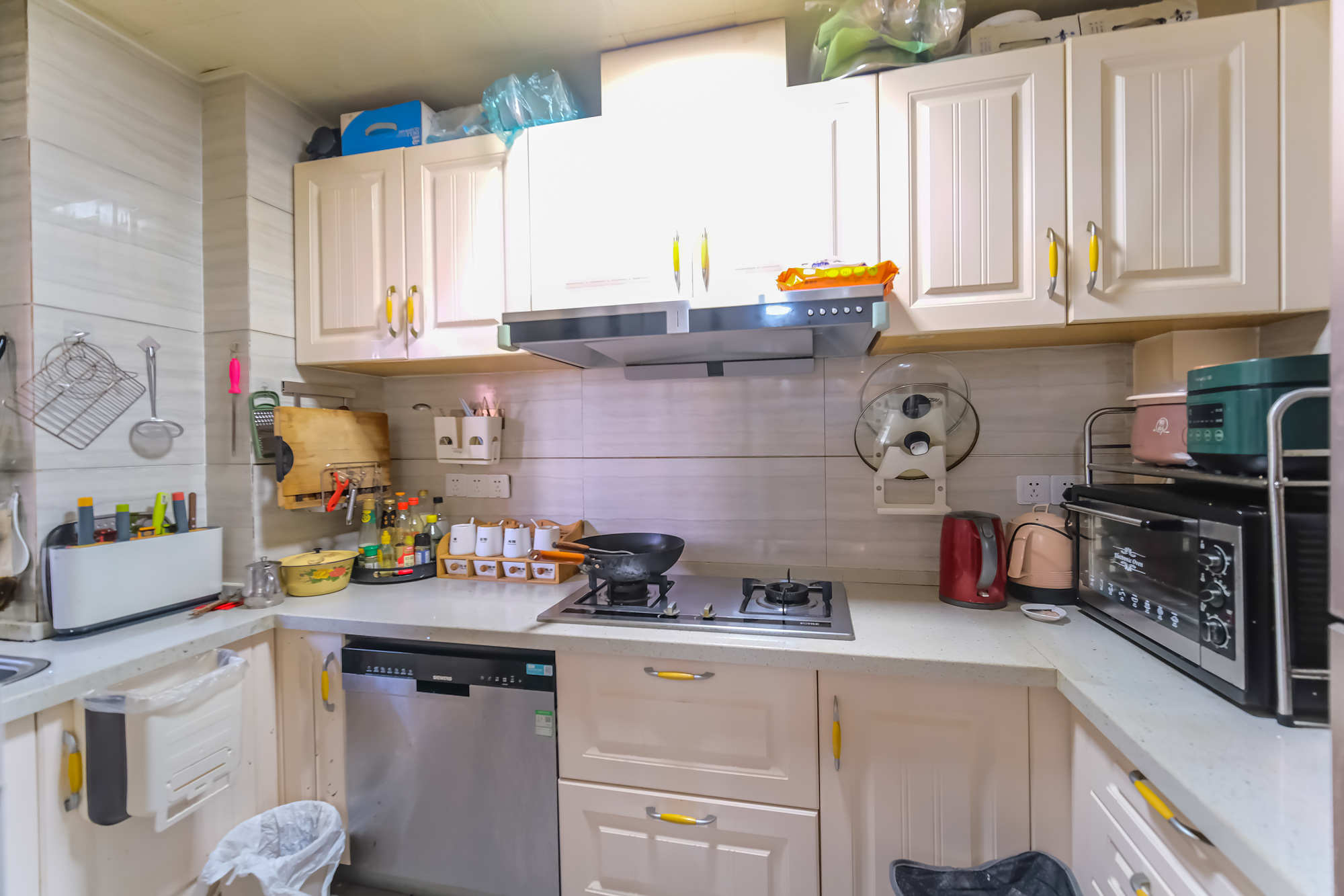 山水湾 4室2厅2卫 93.8万 山水湾 4室2厅2卫 93.8万厨房