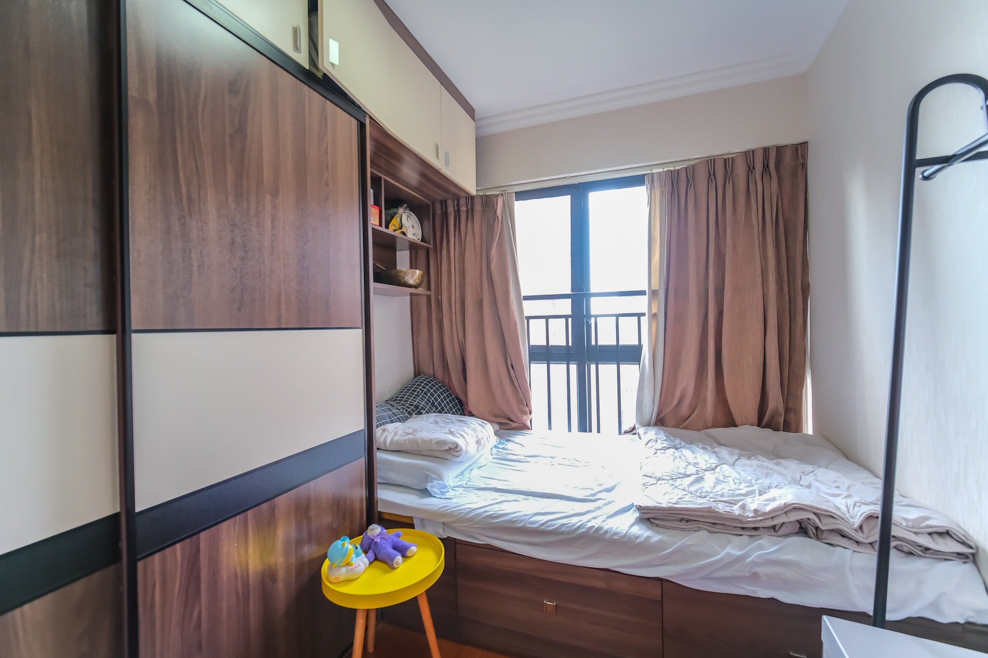 山水湾 4室2厅2卫 93.8万 山水湾 4室2厅2卫 93.8万卧室